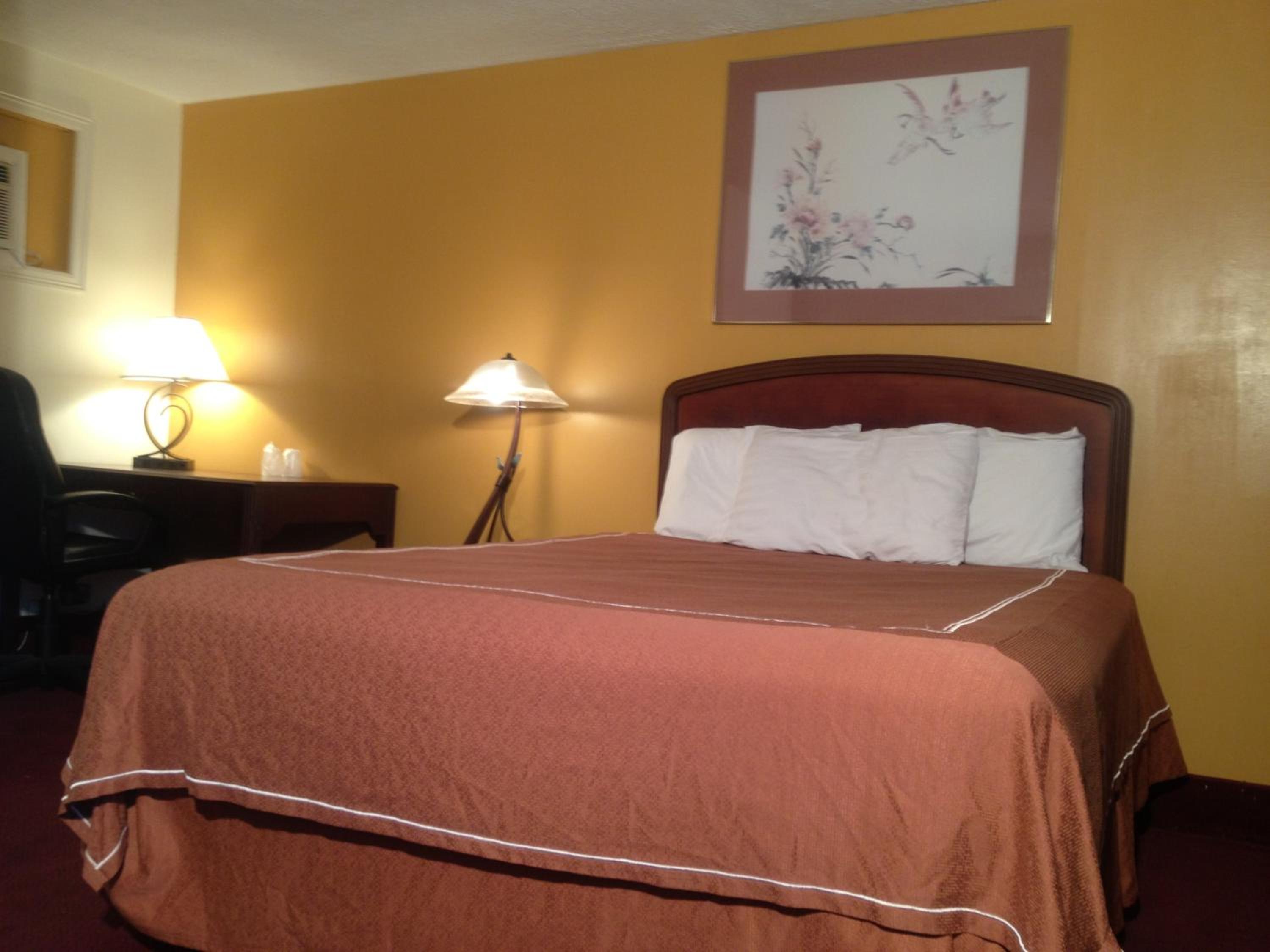 Standard Queen Room - Non-Smoking - Photo 3