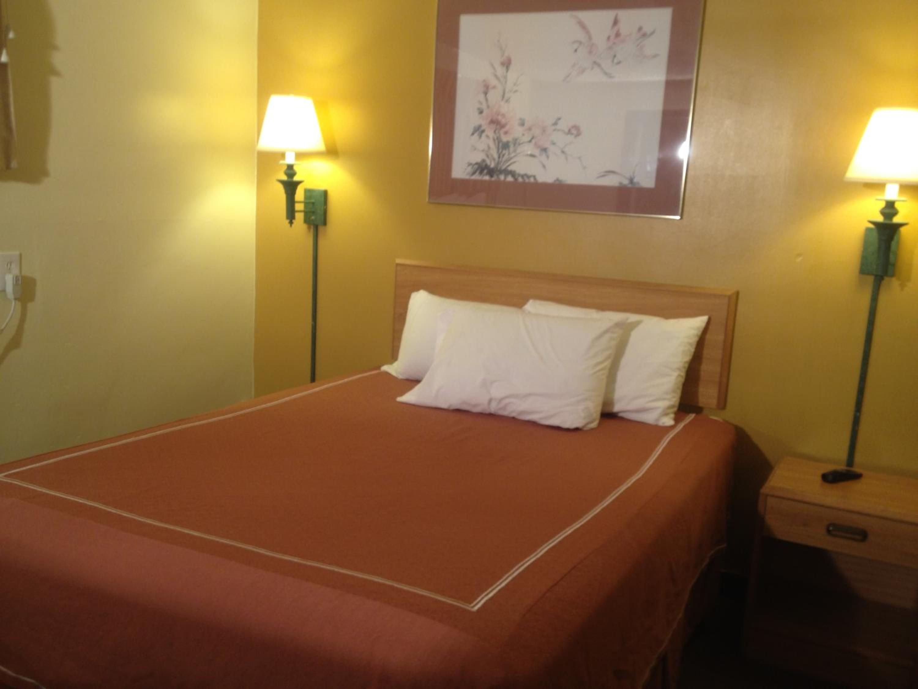 Standard Queen Room - Non-Smoking - Photo 1