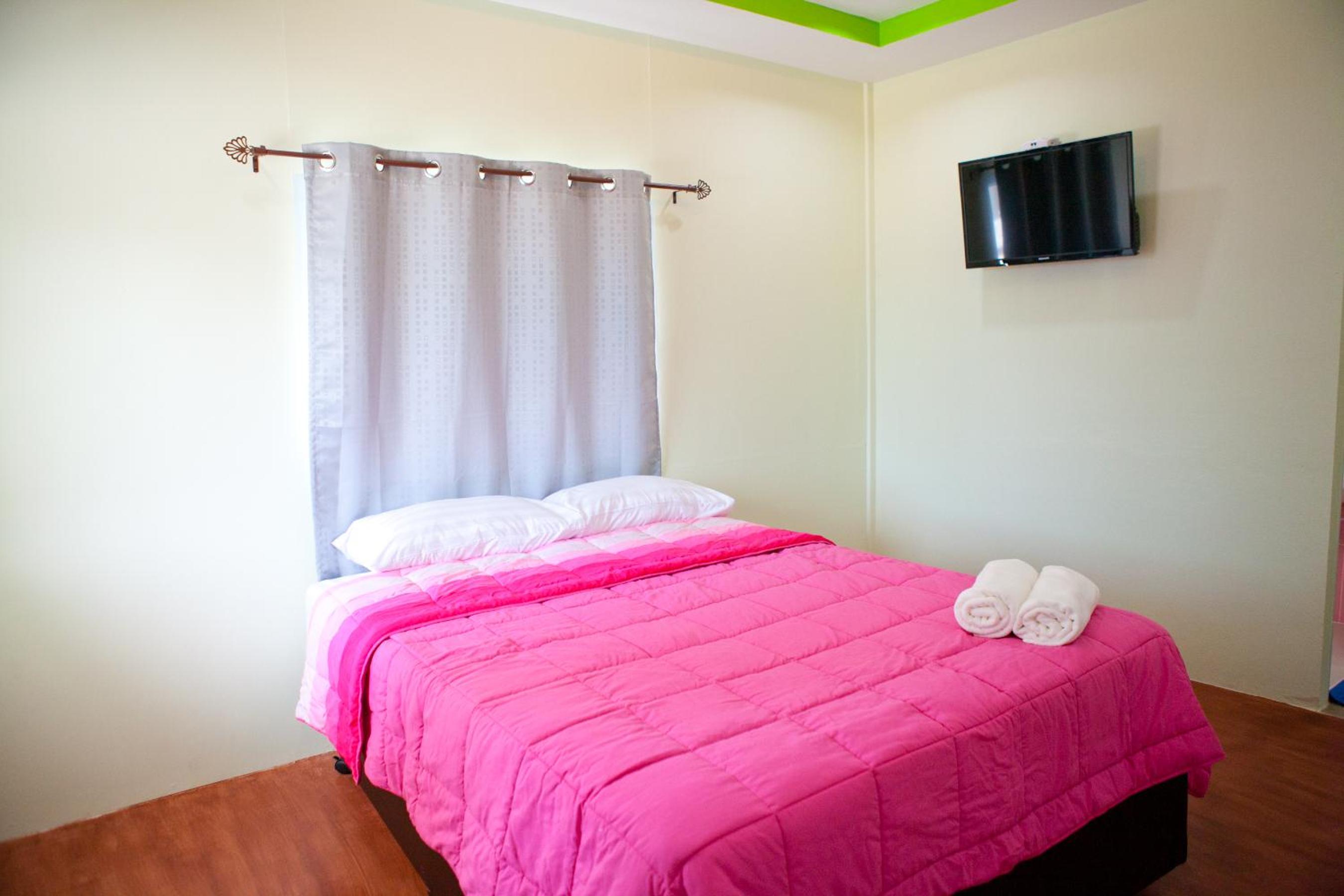 One-Bedroom House - Photo 2