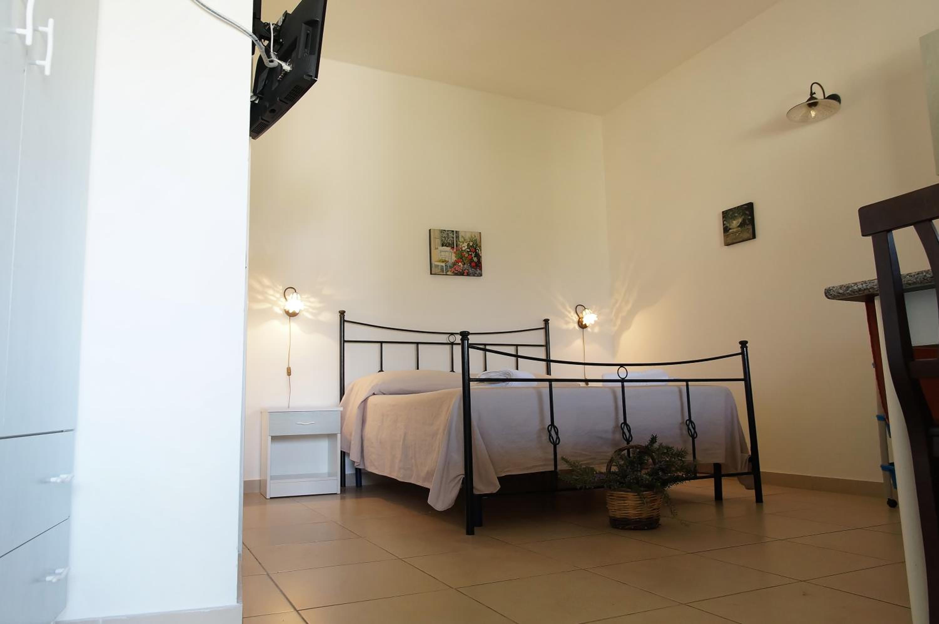 Studio (2 Adults)
