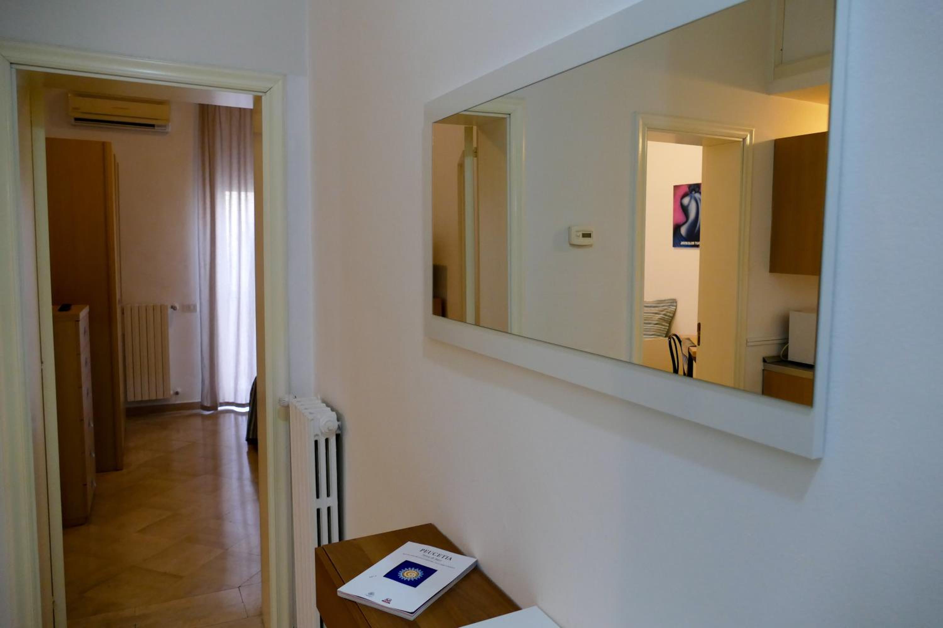 One-Bedroom Apartment photo 2
