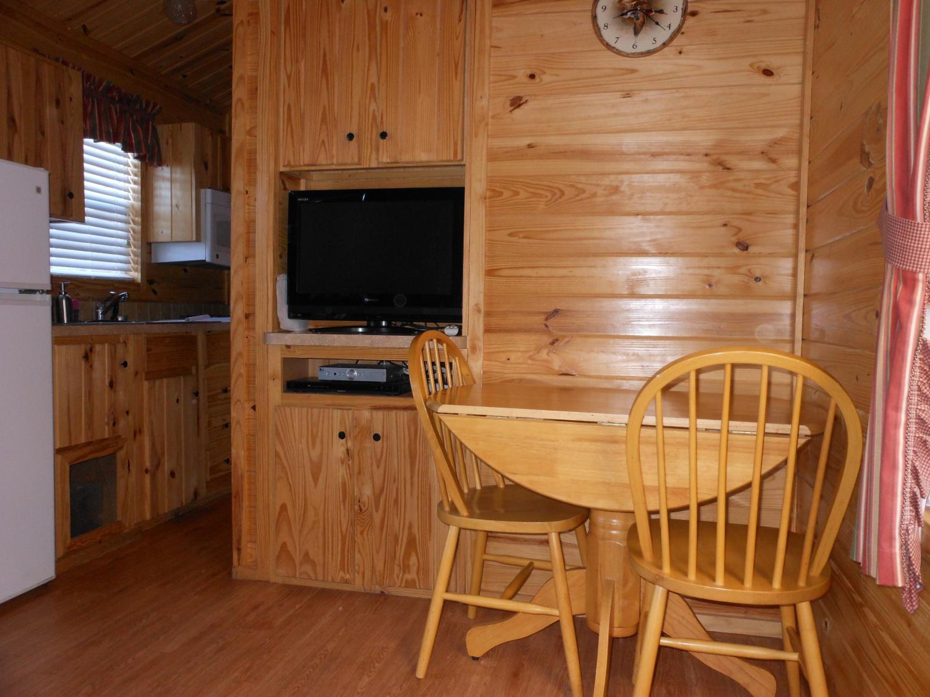 One-Bedroom Cabin photo 3