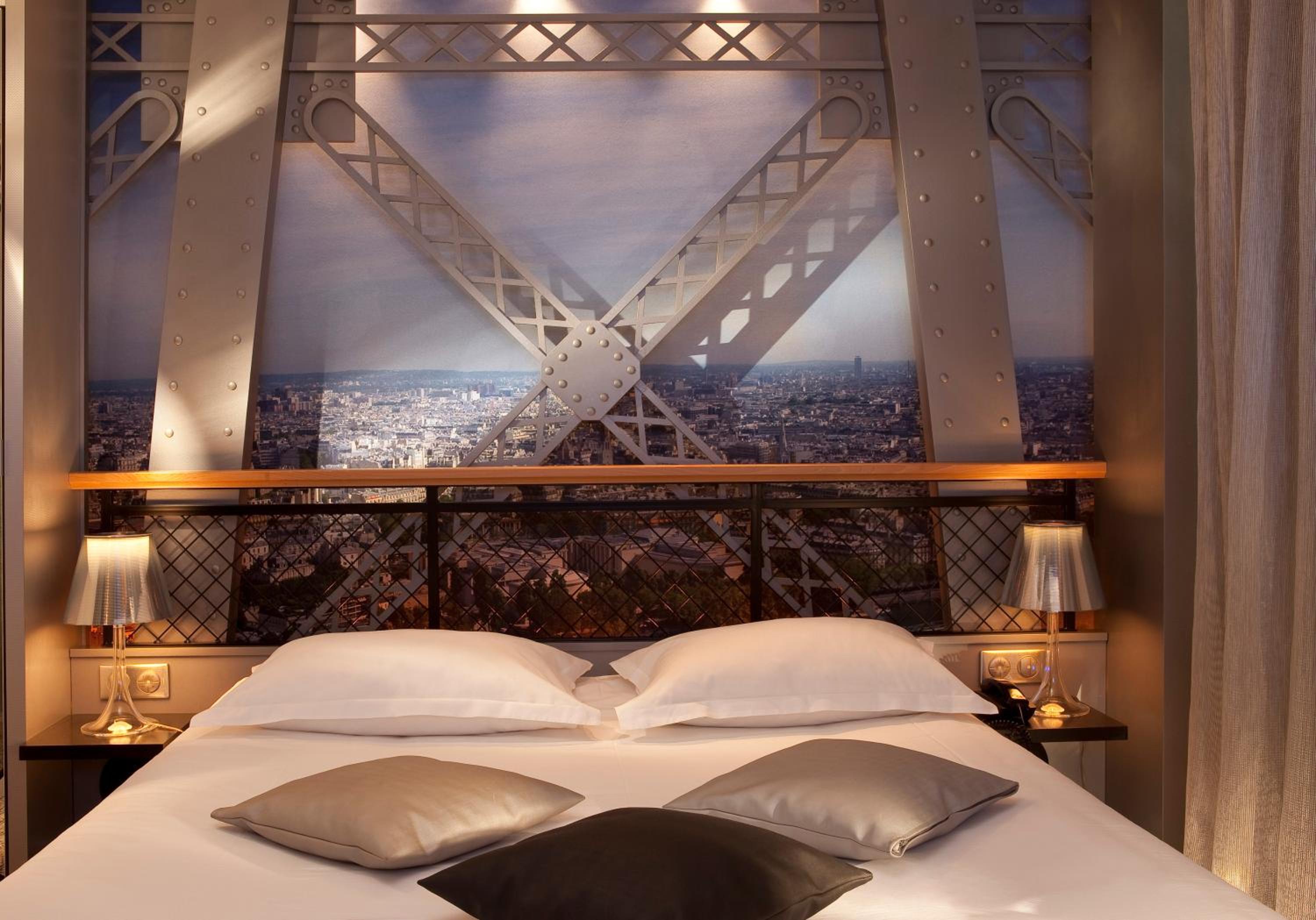 Tour Eiffel with Spa Bath