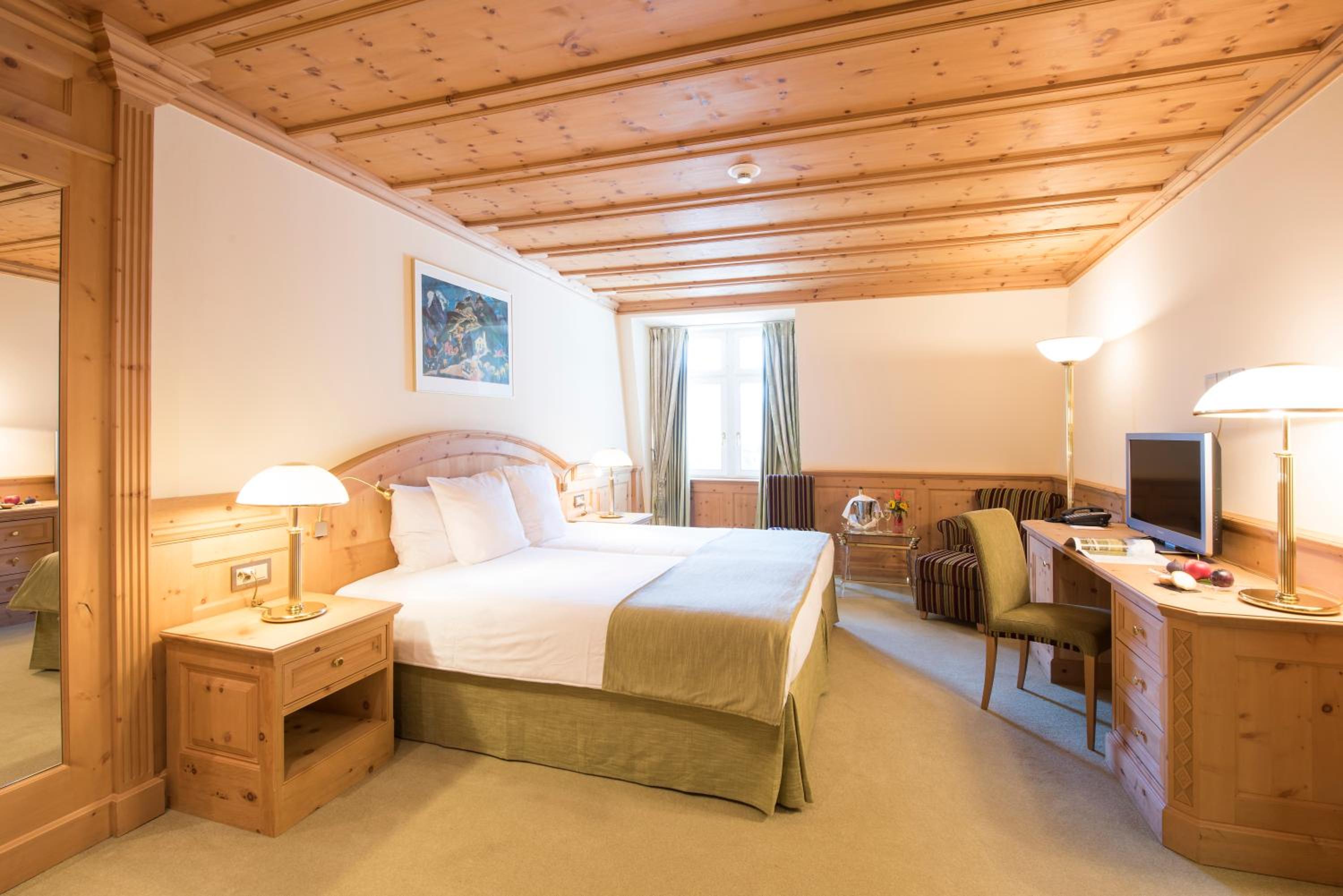 Deluxe Room thumbnail 5