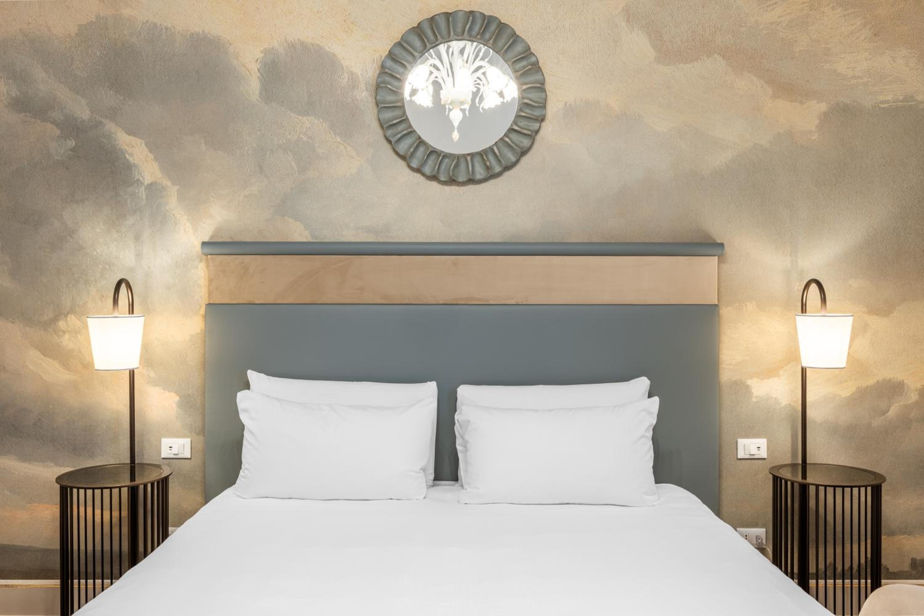 Superior Double or Twin Room with Canal View photo 2