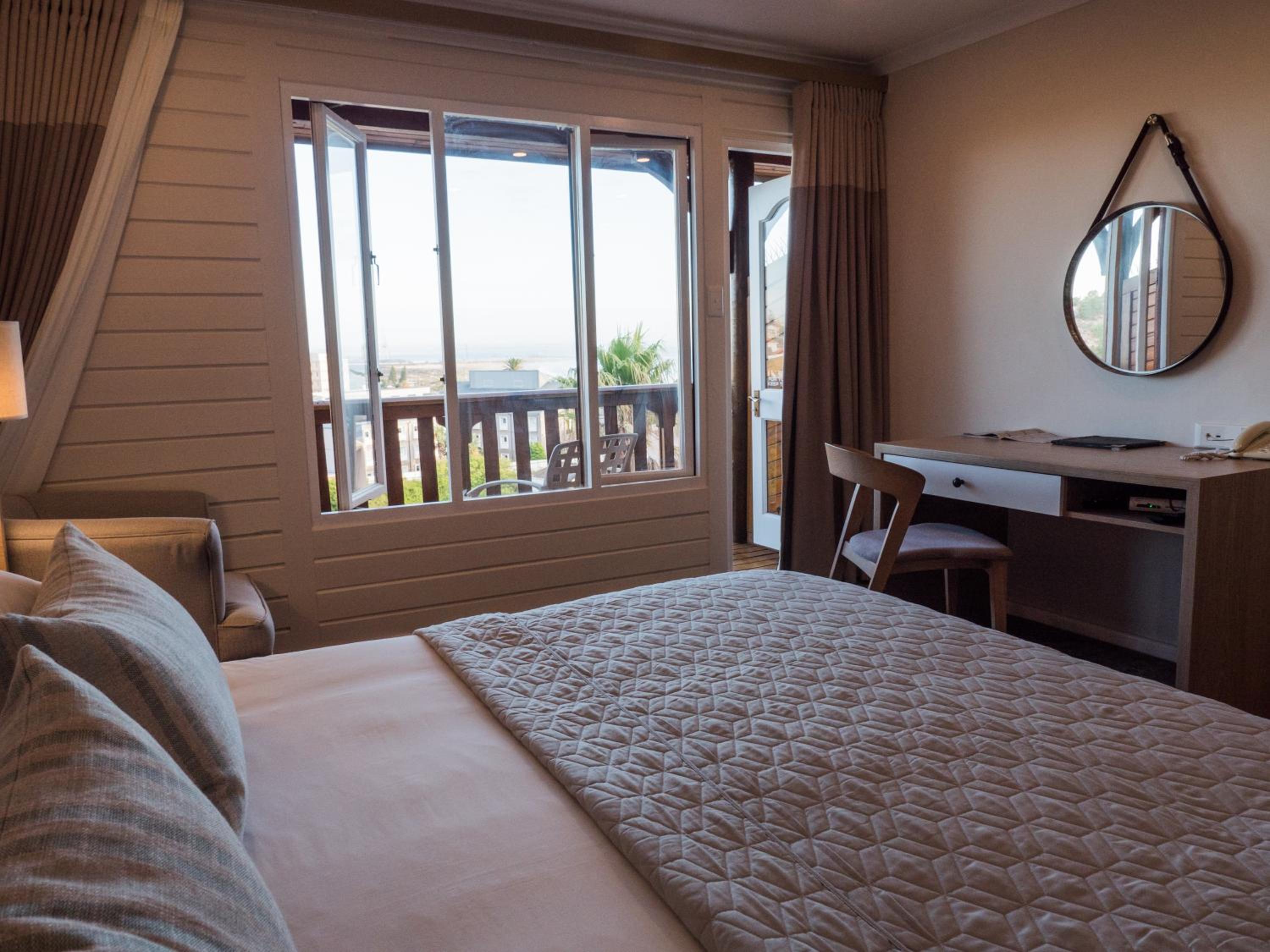 Deluxe Double Room with Sea View - Photo 8