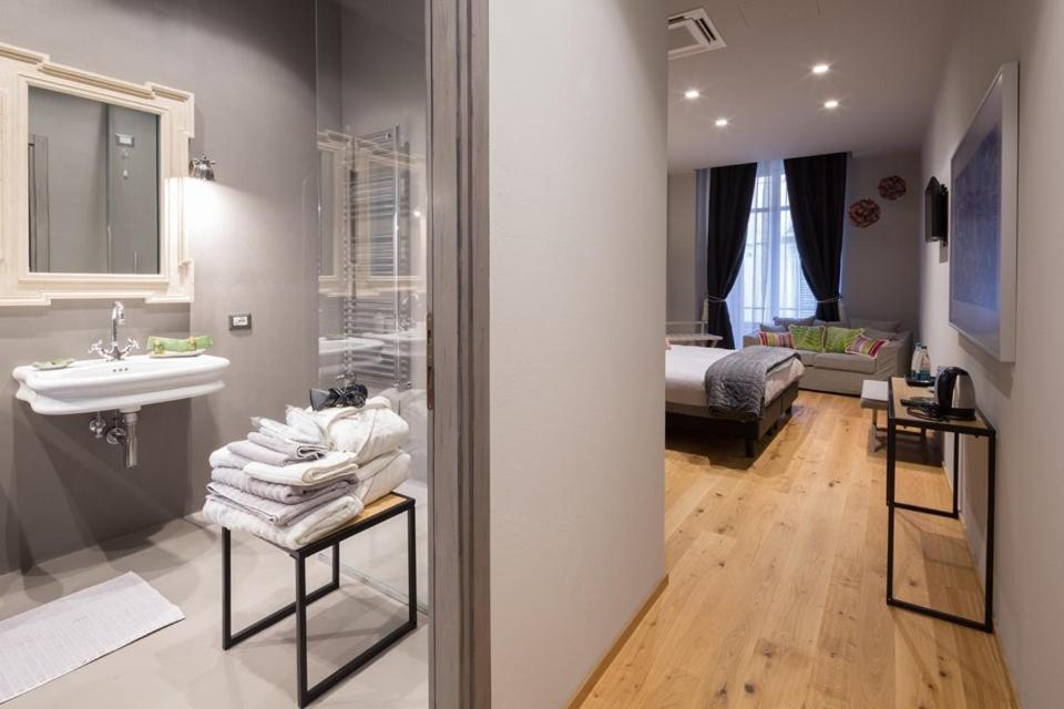 Superior King Room photo 2