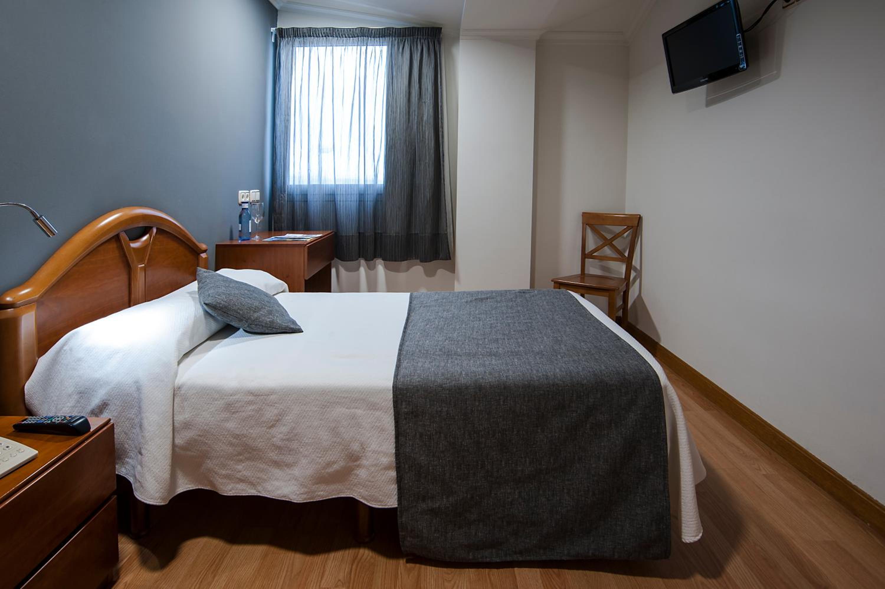Single Room with Private Bathroom