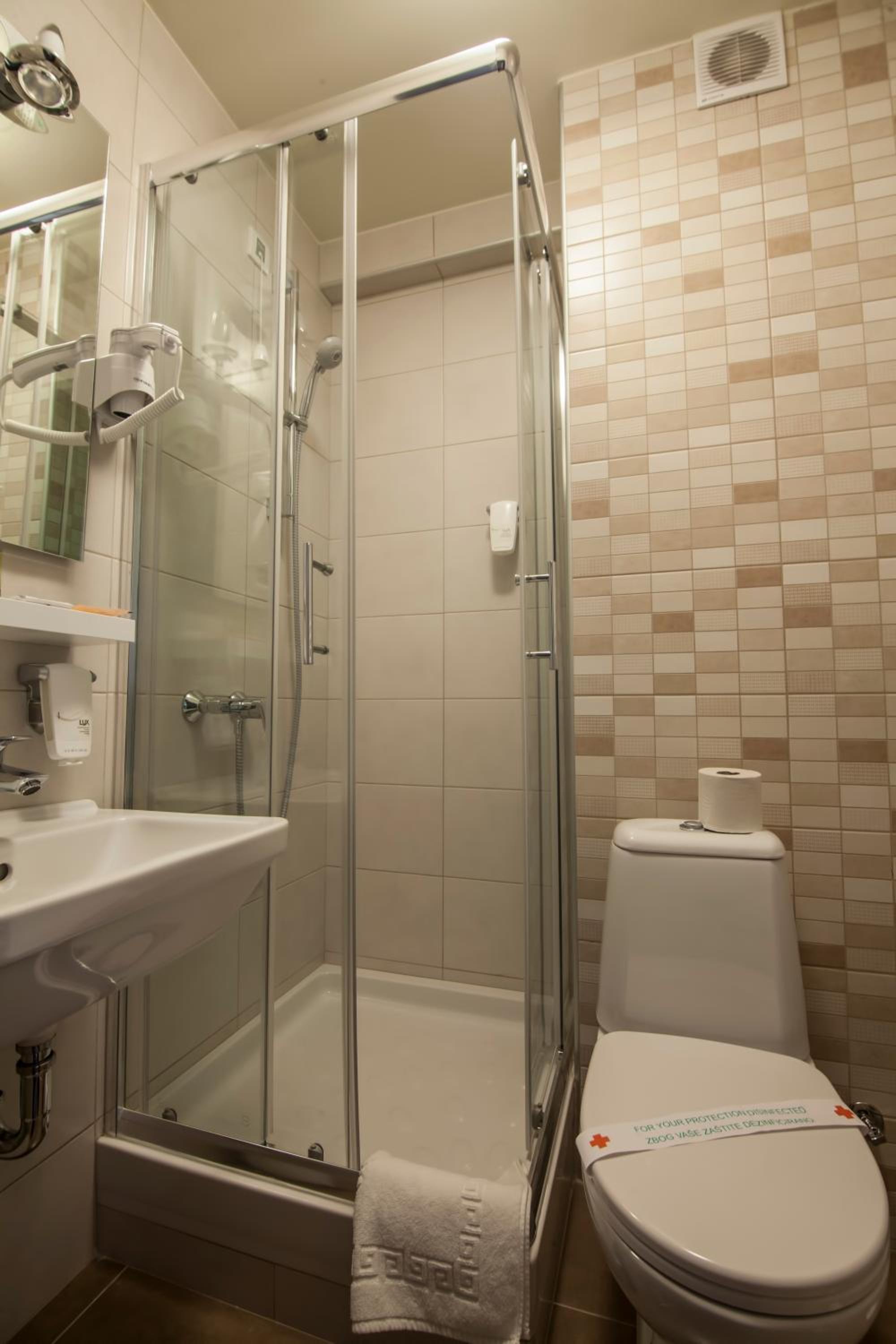 Twin Room - Photo 2