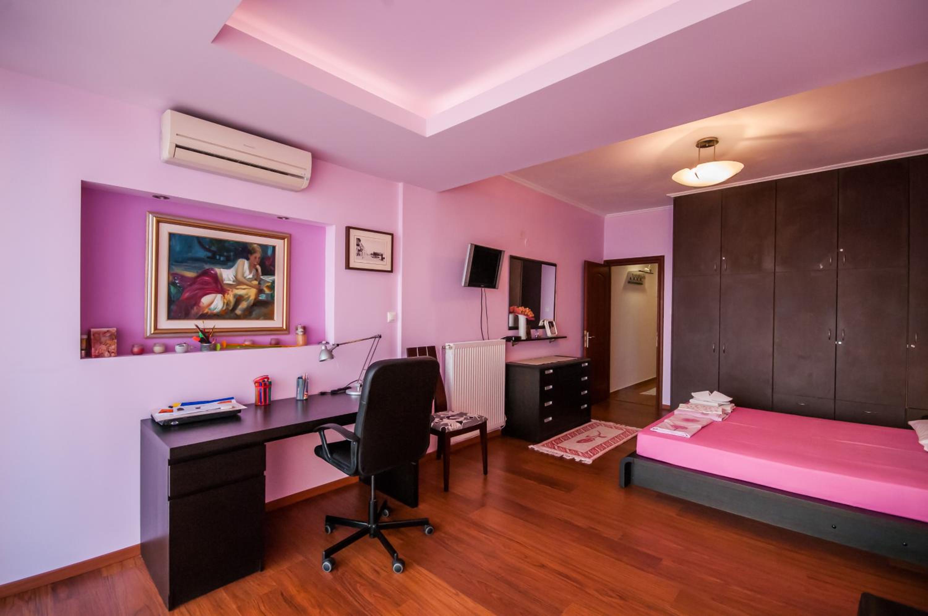 Two-Bedroom House - Photo 4