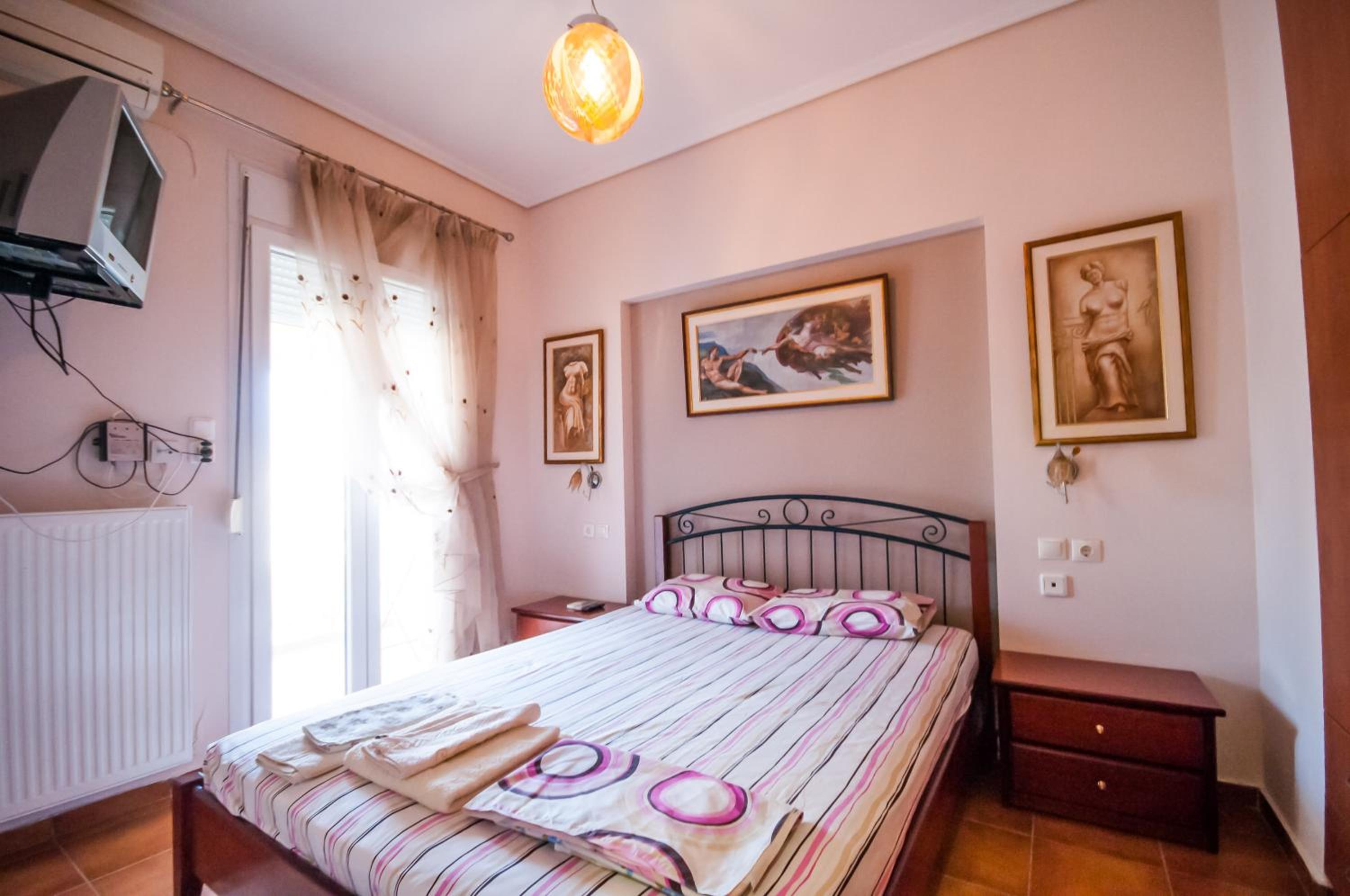 Two-Bedroom House - Photo 26