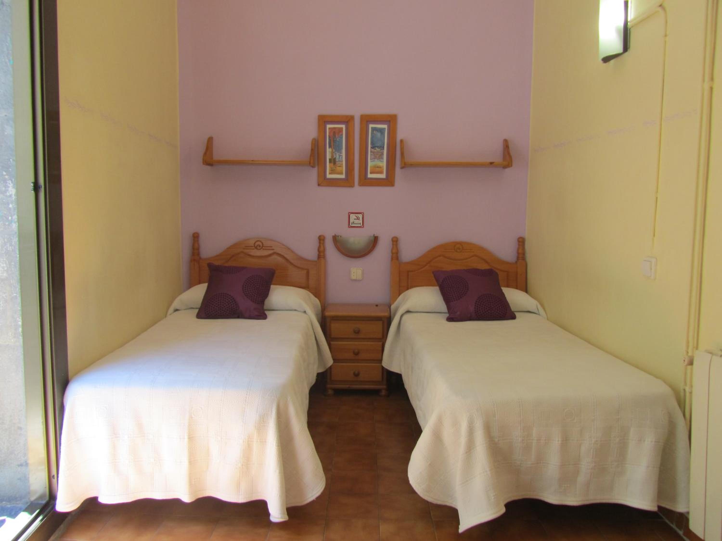 Twin Room with Shared Bathroom photo 2