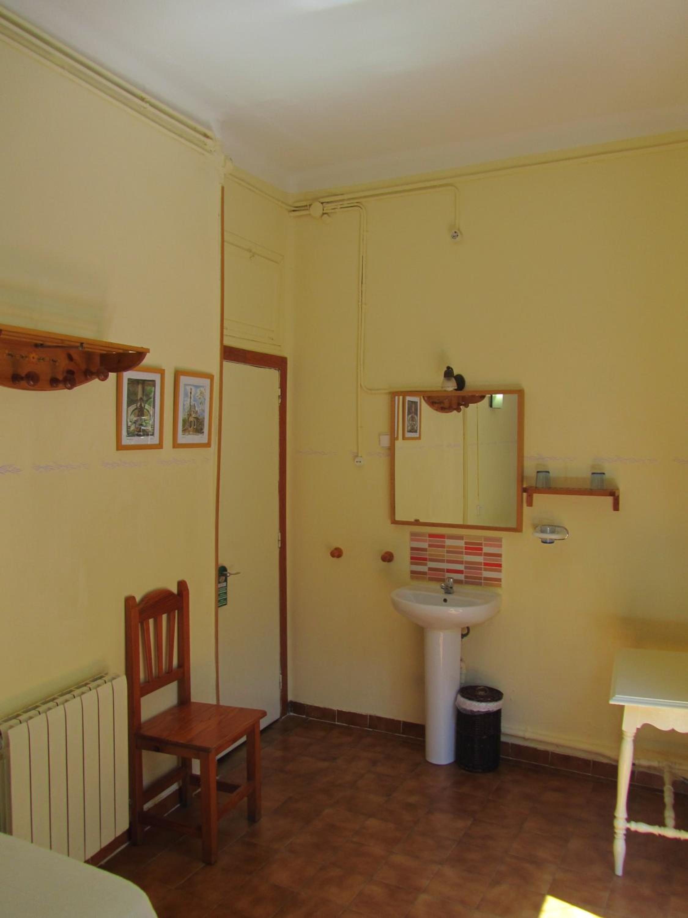 Twin Room with Shared Bathroom photo 3