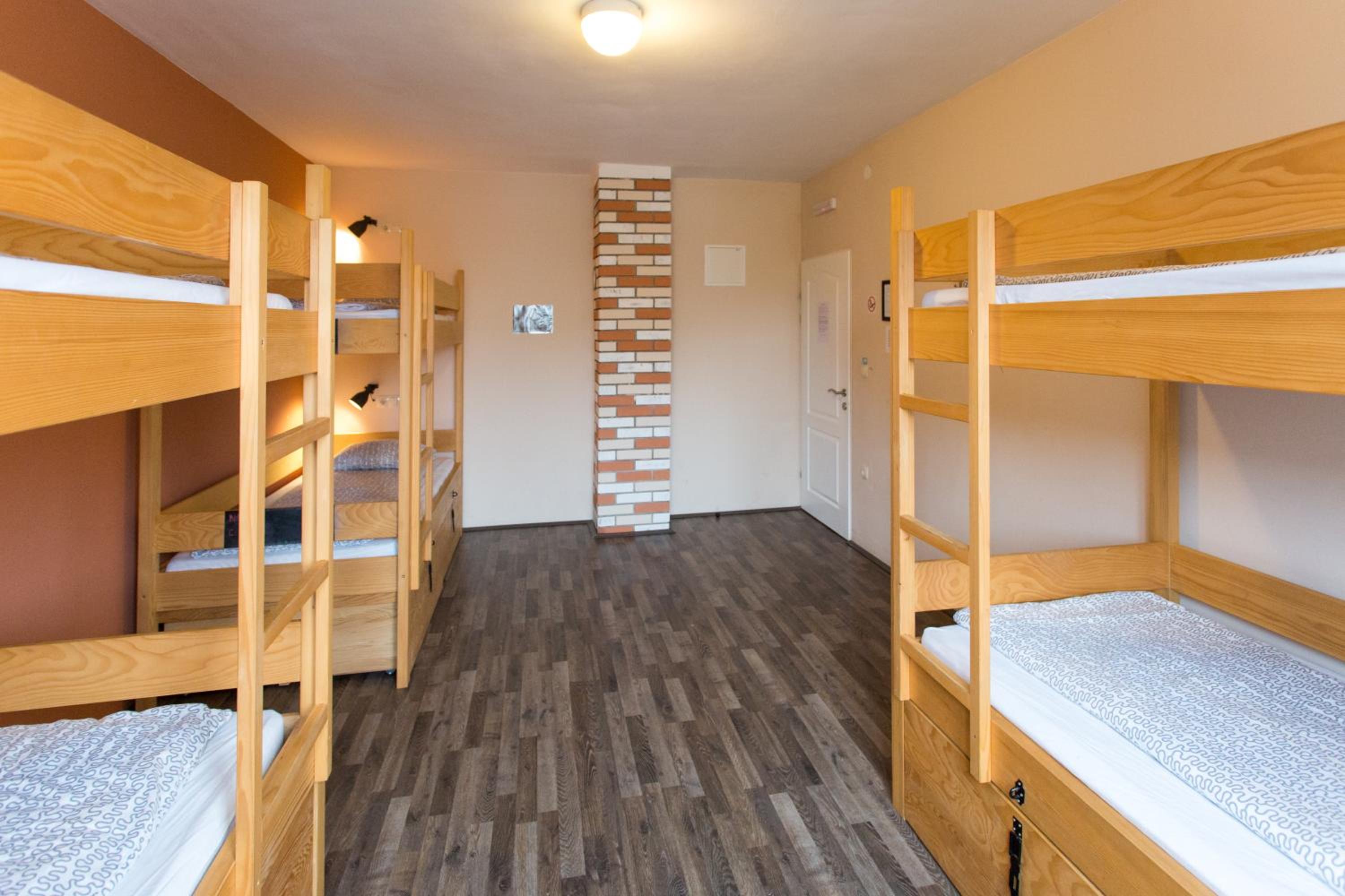 Bed in 6-Bed Mixed Dormitory Room photo 1