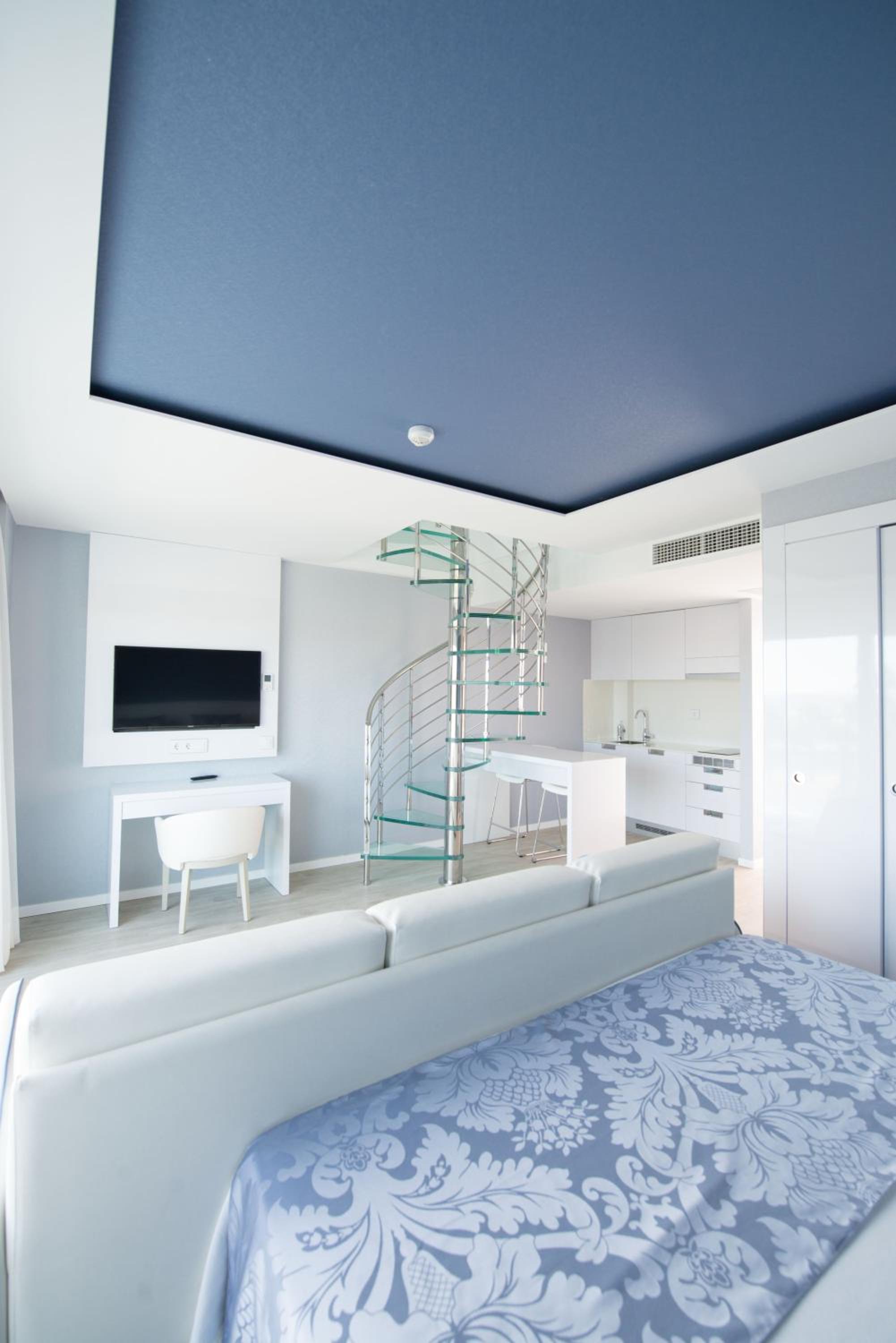Apartamento Dúplex Clásico con Vista al Mar