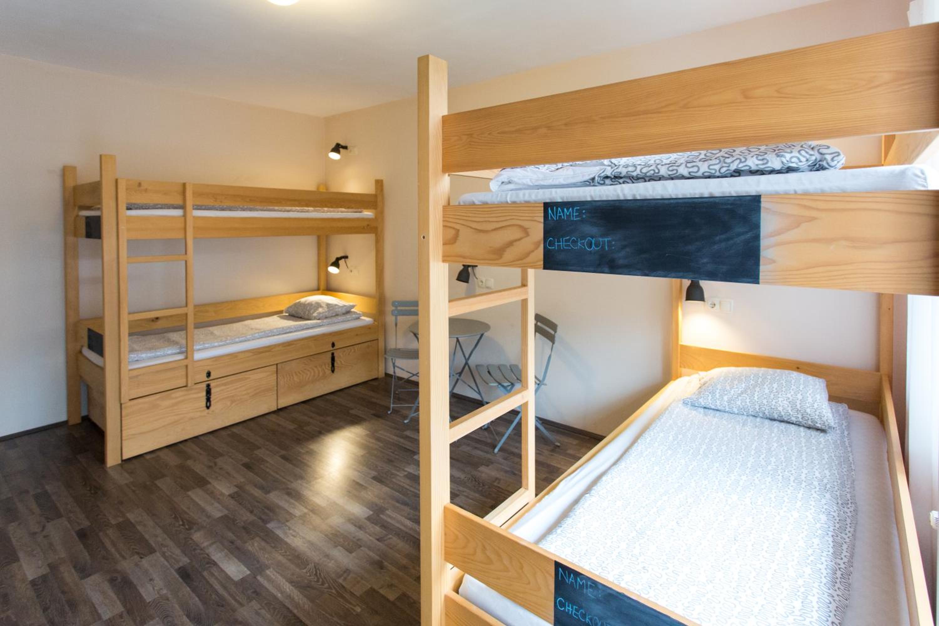 Bed in 4-Bed Mixed Dormitory Room photo 2