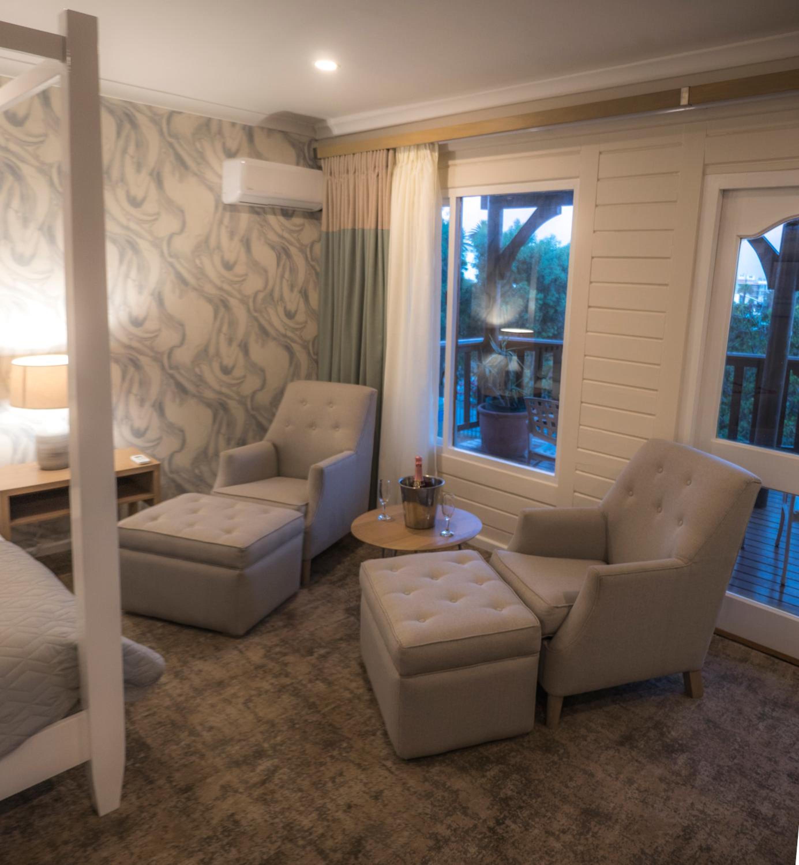 Honeymoon Suite - Photo 5