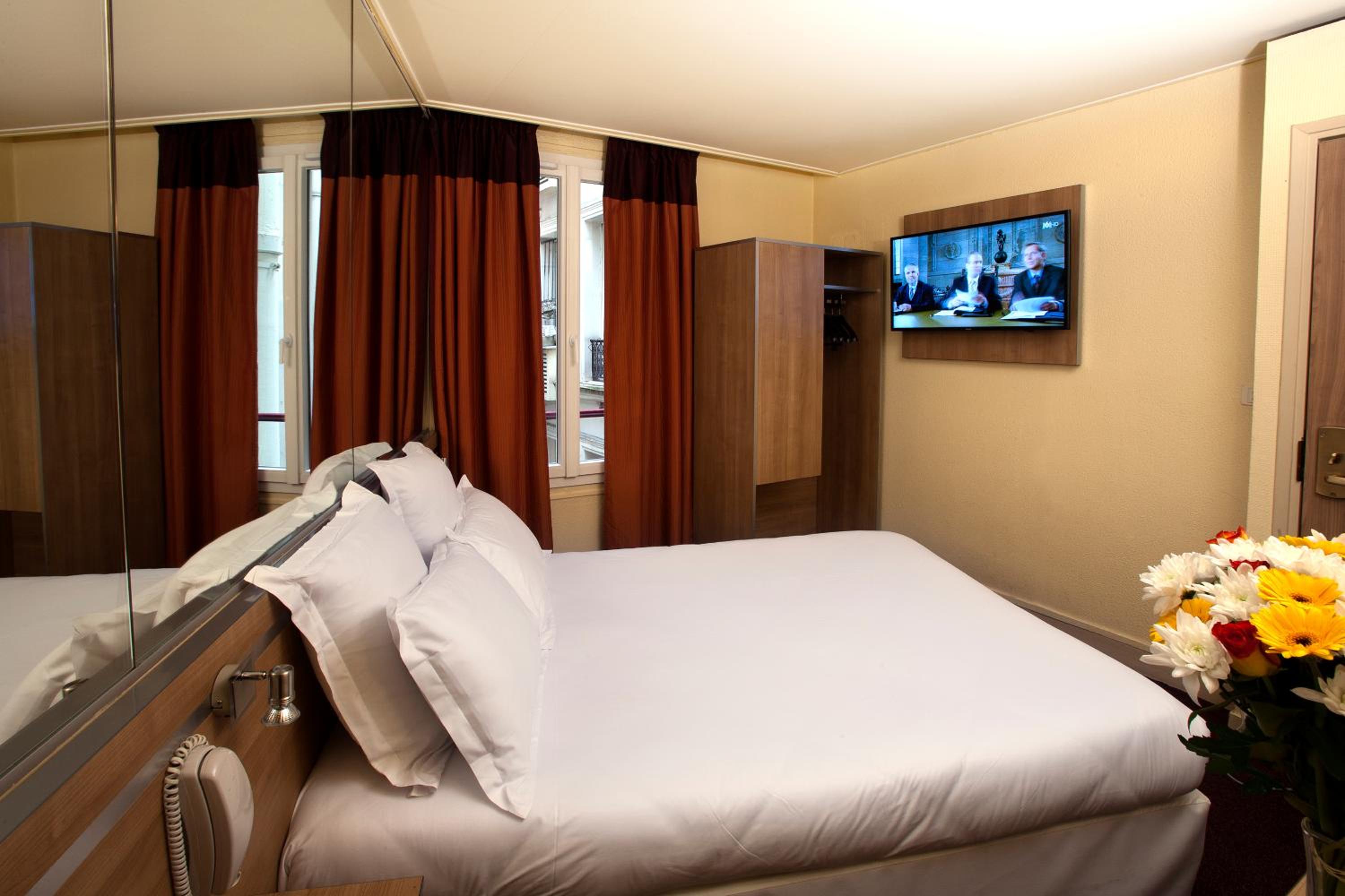 Double Room thumbnail 6