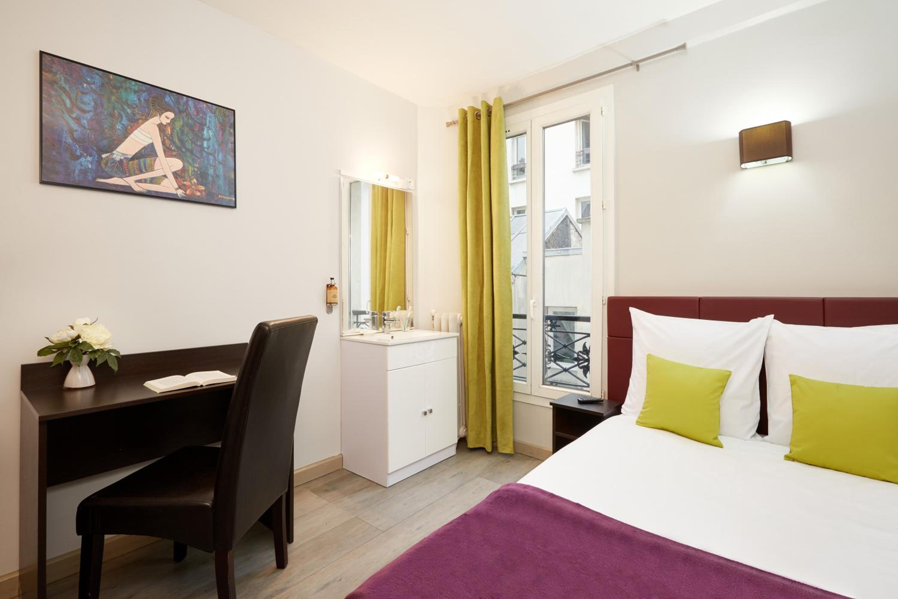 Double Room with Shared Bathroom photo 1
