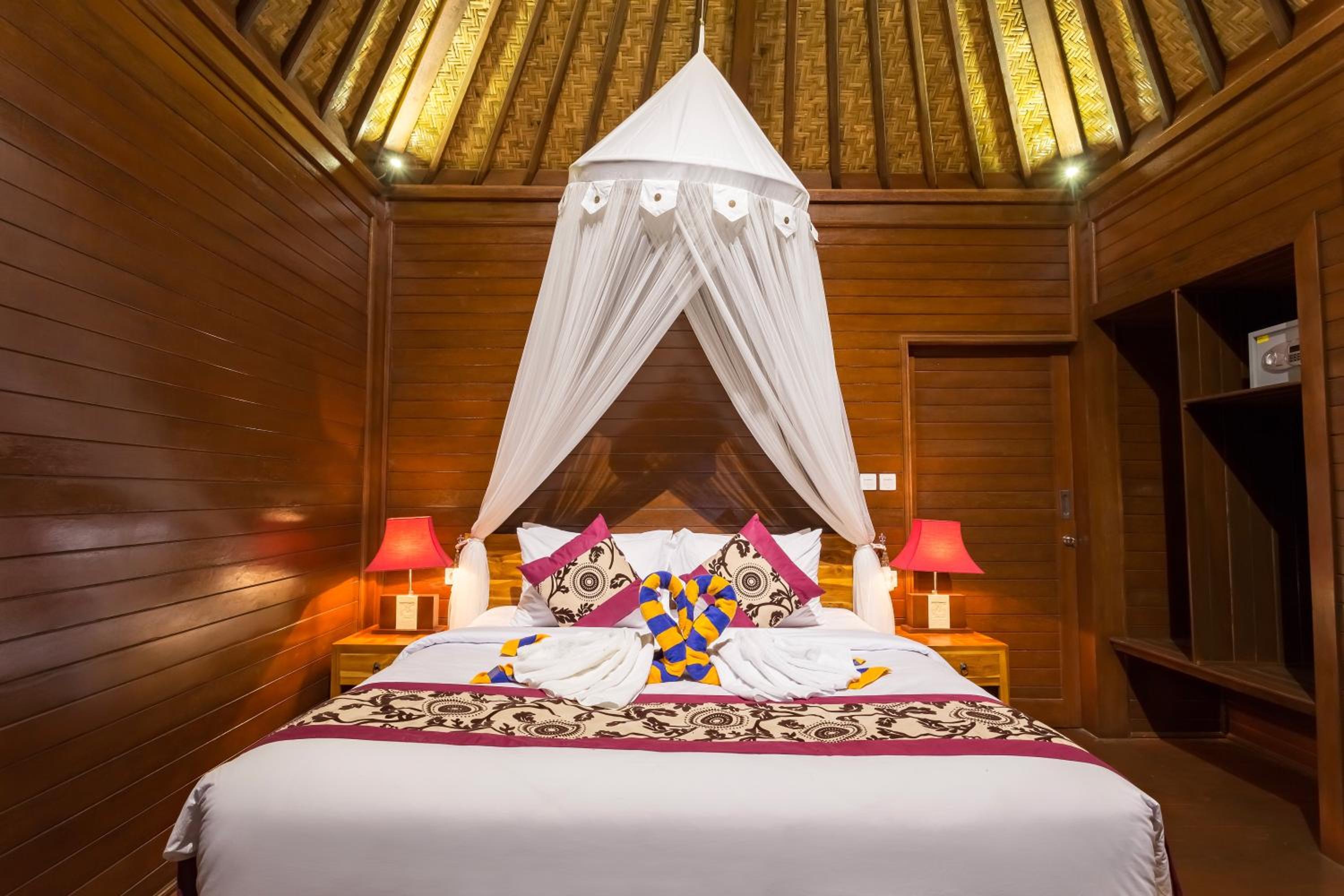 One-Bedroom Bungalow - Photo 1