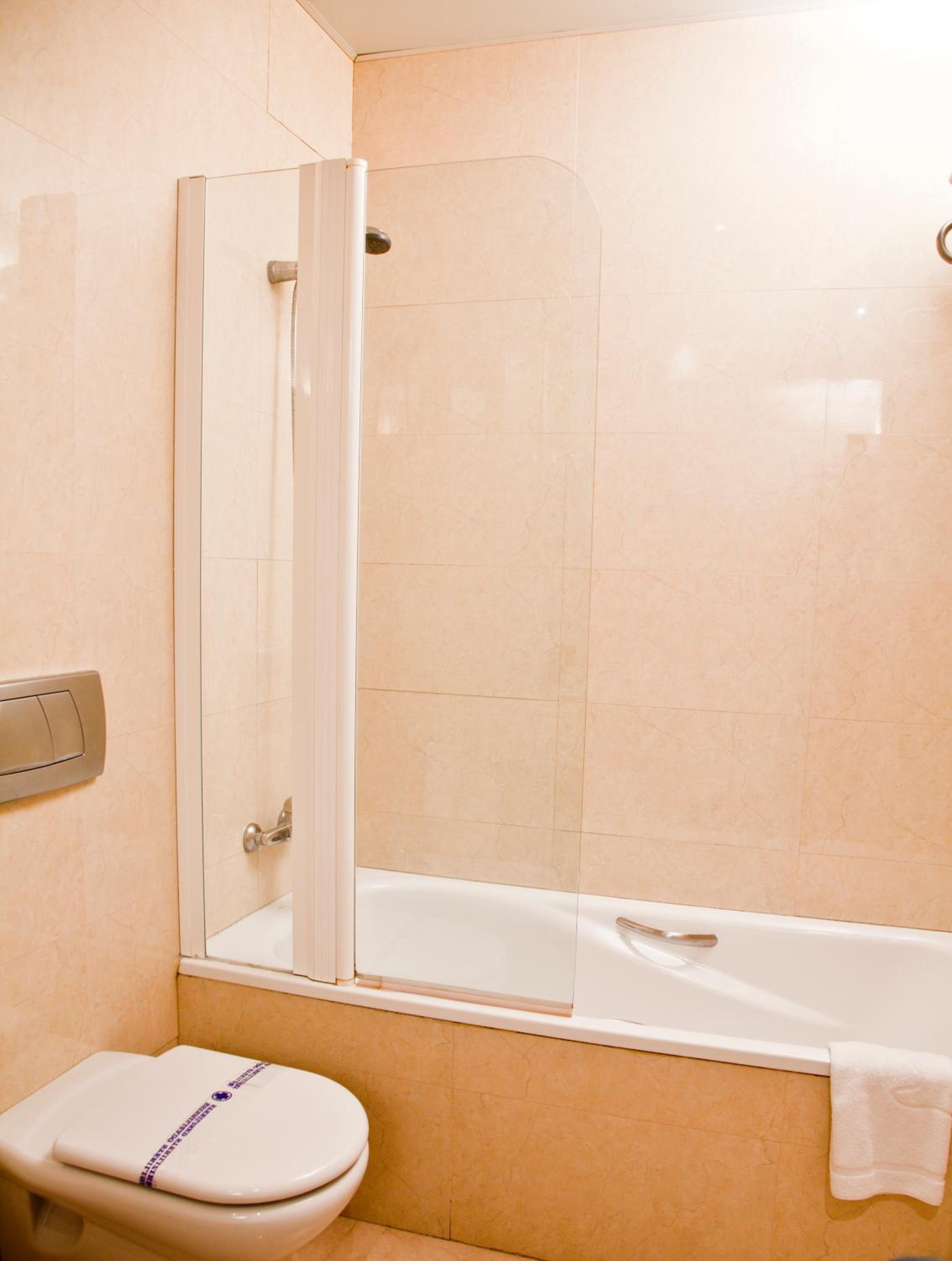 Habitación Triple (3 Adultos) Habitación Triple (3 Adultos)
