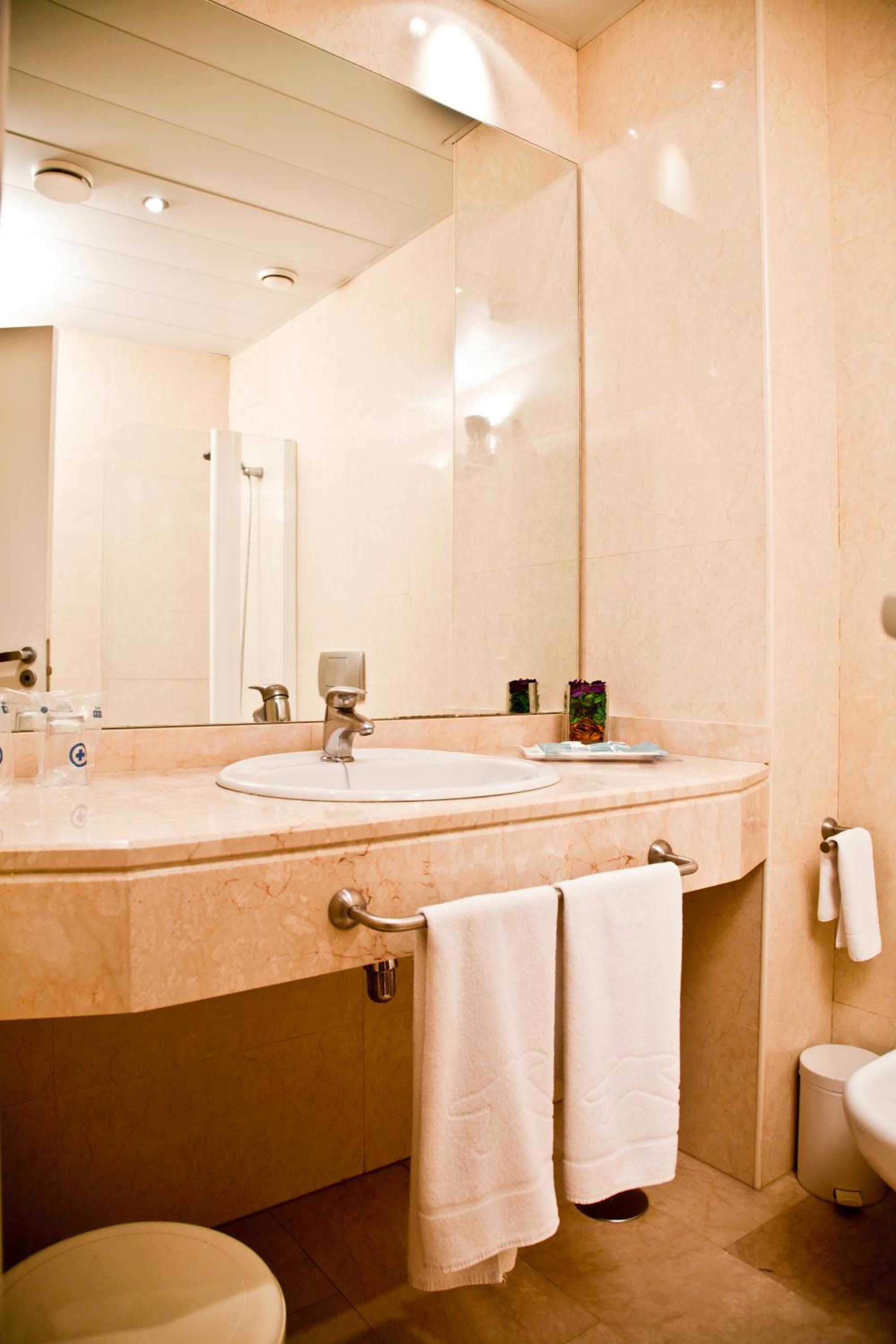 Triple Room with Pool View (2 Adults + 1 Child) photo 2