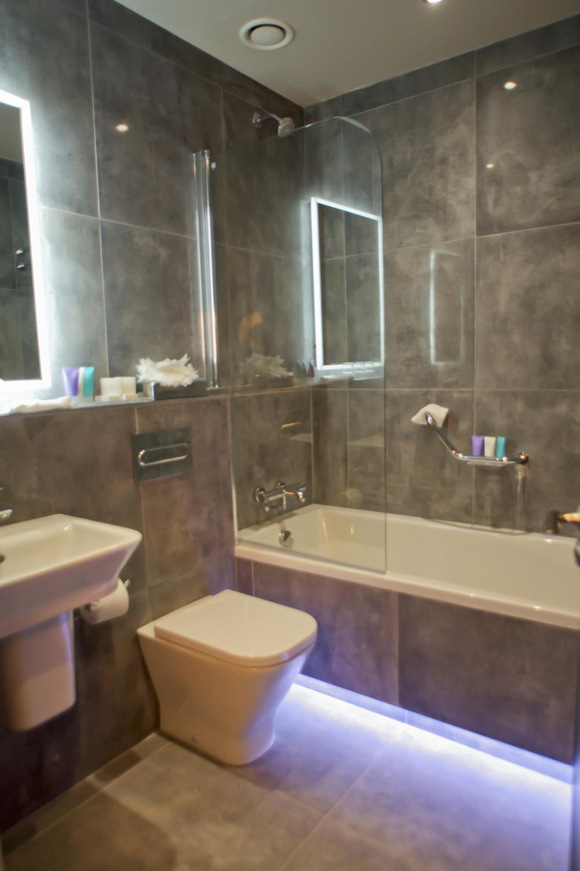 Standard Triple Room - Photo 16