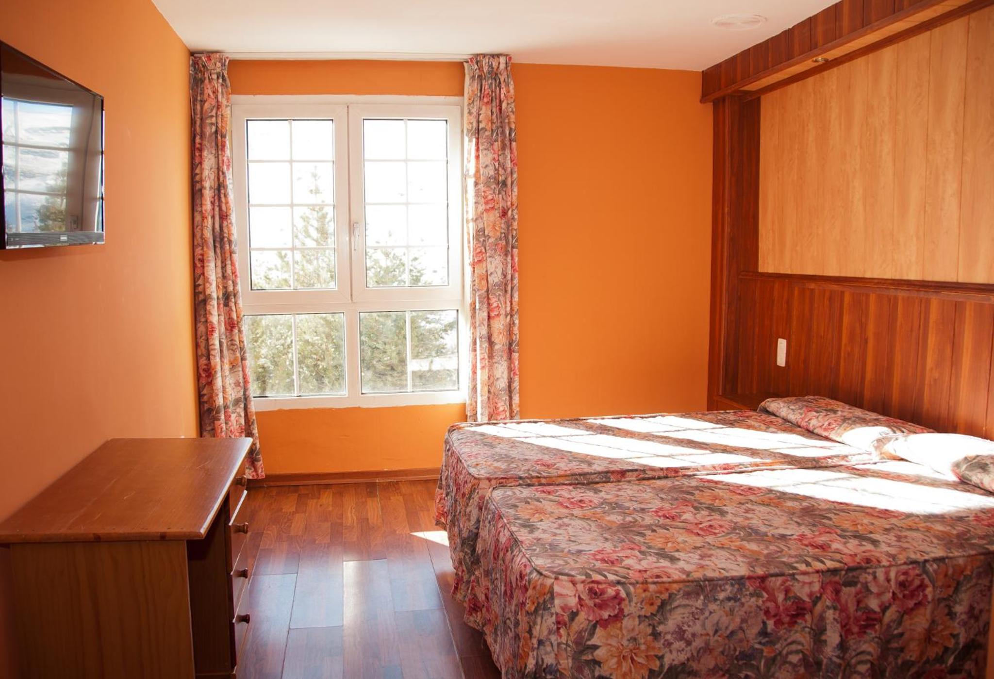 Habitación Doble Económica con cama extra