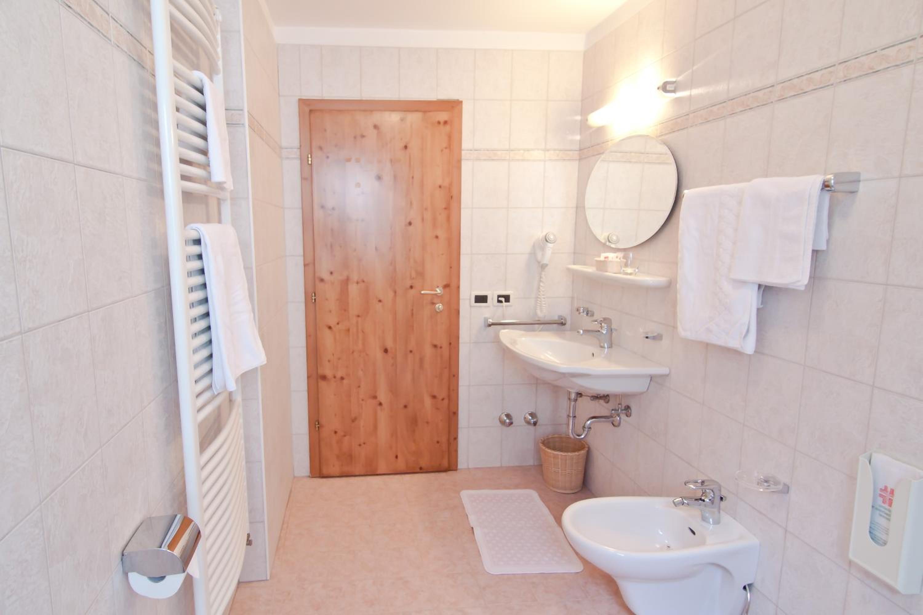 Quadruple Room with Balcony photo 3