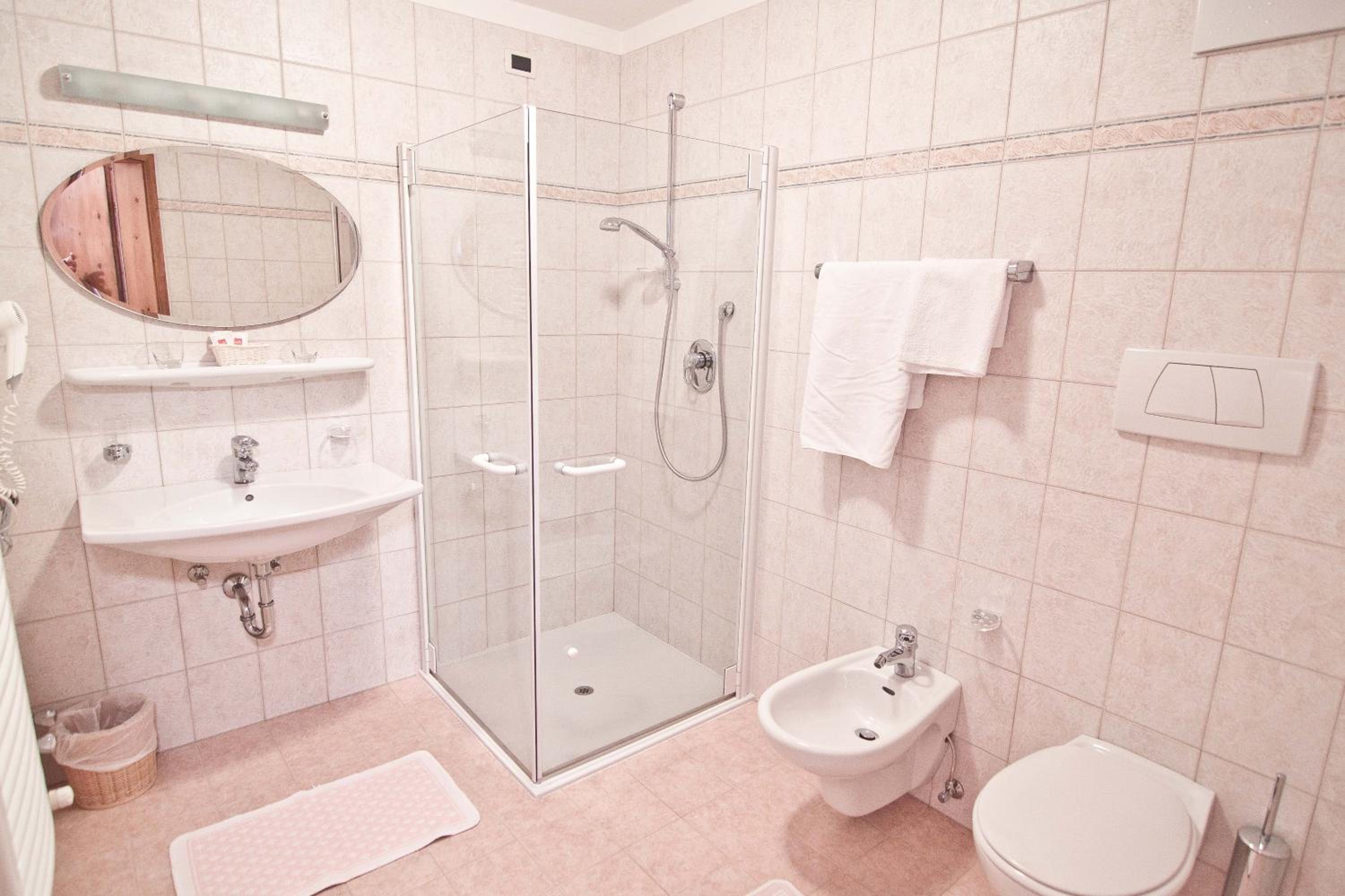 Double or Twin Room with Balcony photo 3