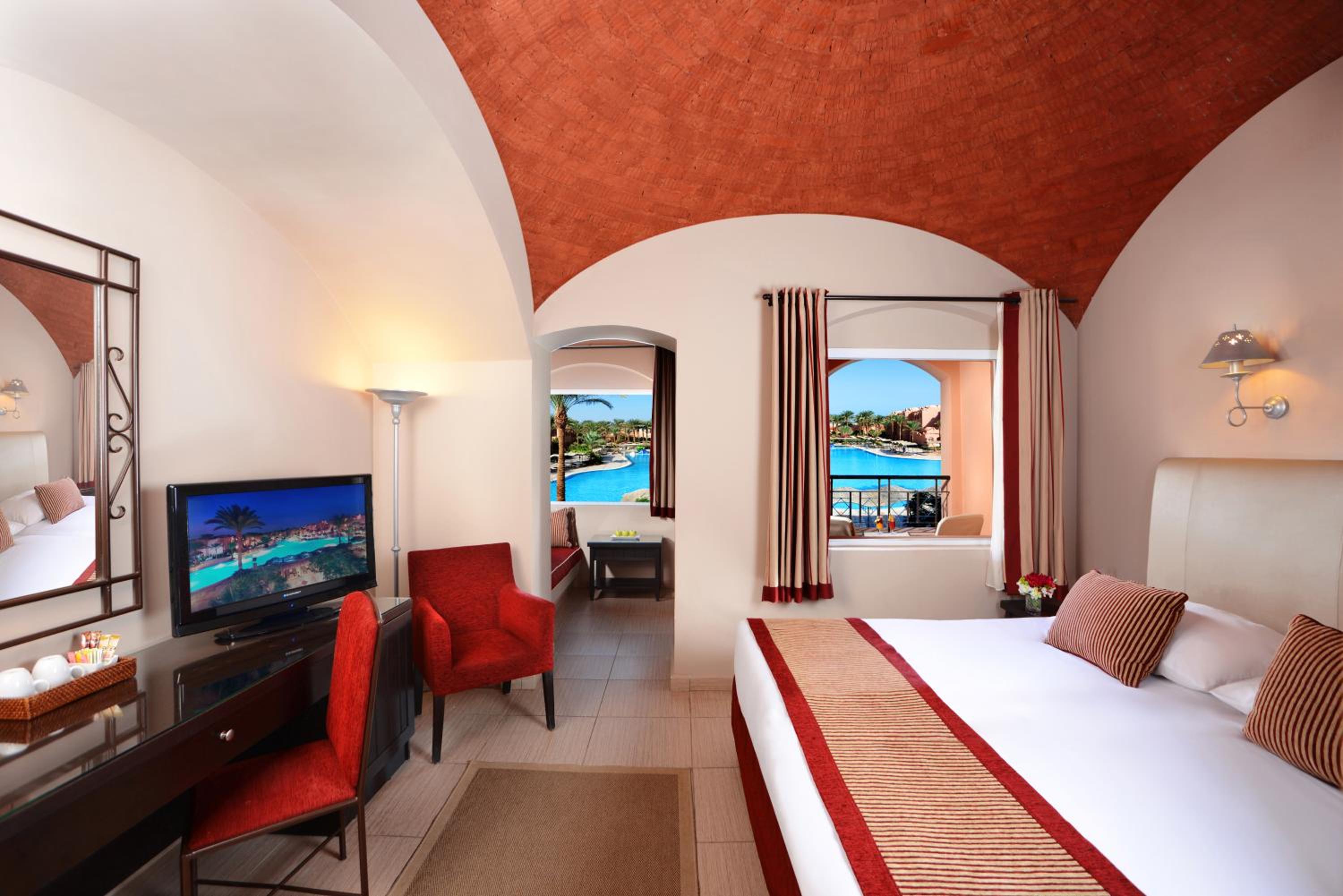 Superior, Queen or Twin Bed, Pool View