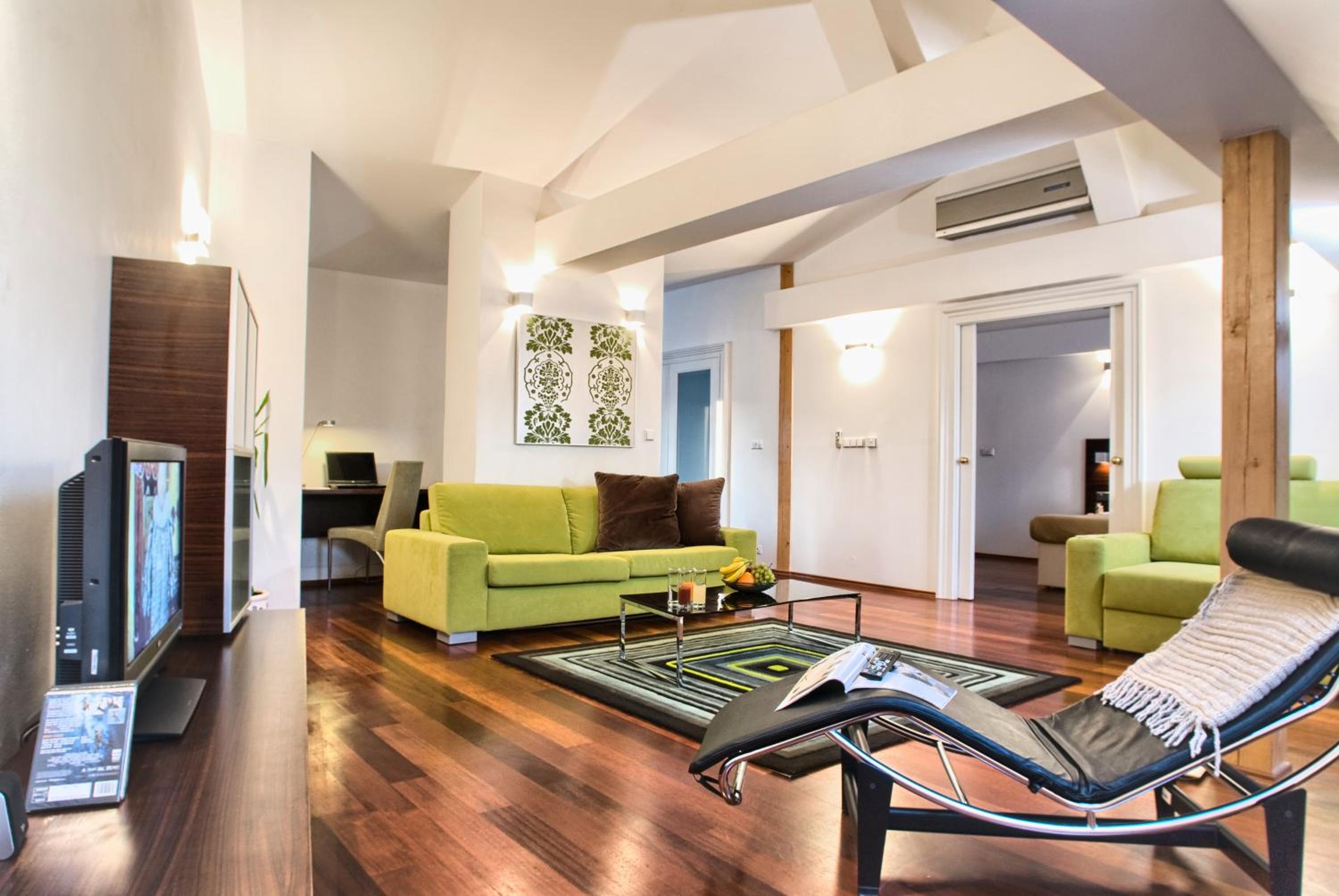 Superior One-Bedroom Apartment - Attic