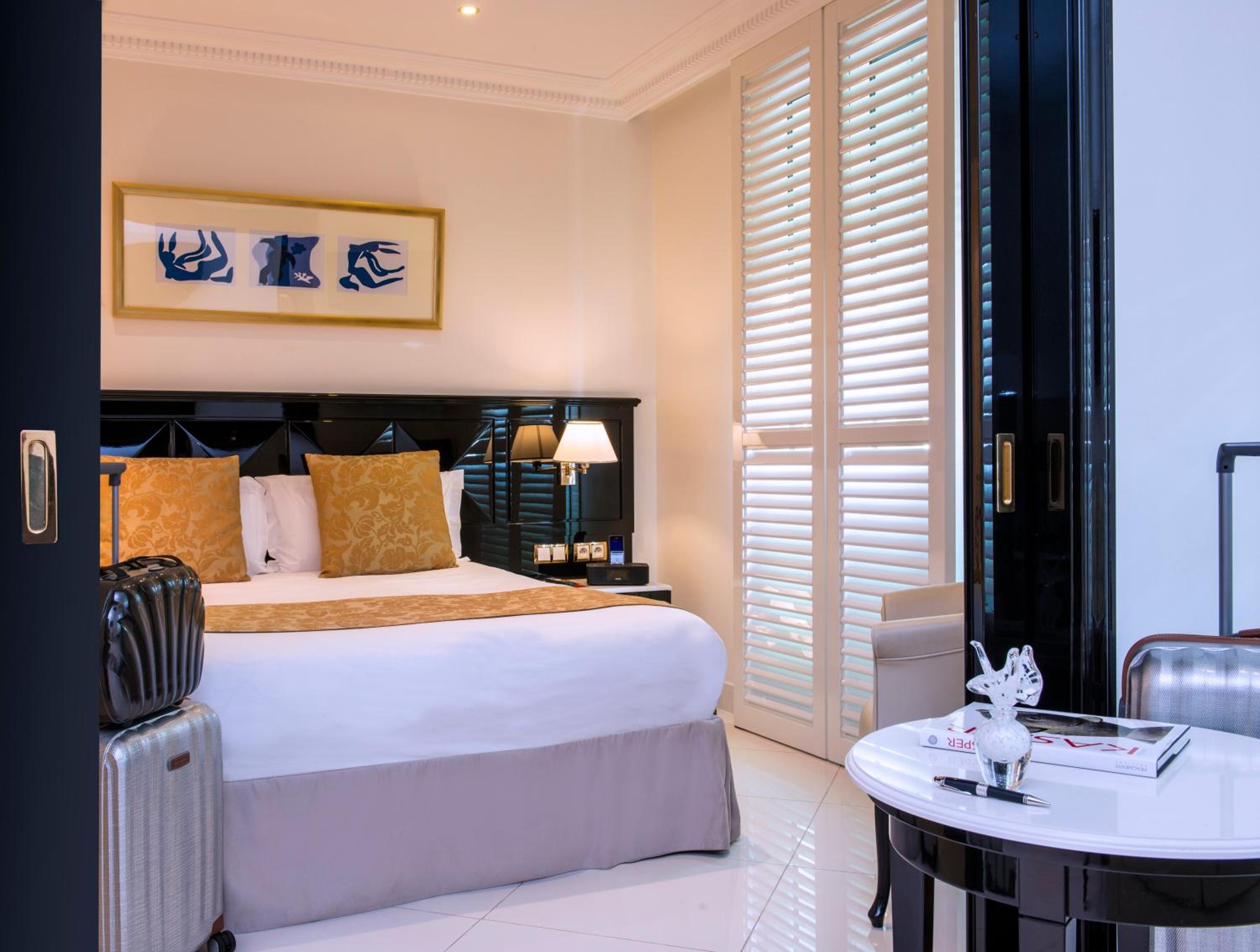 Junior Suite with Park View - Photo 4
