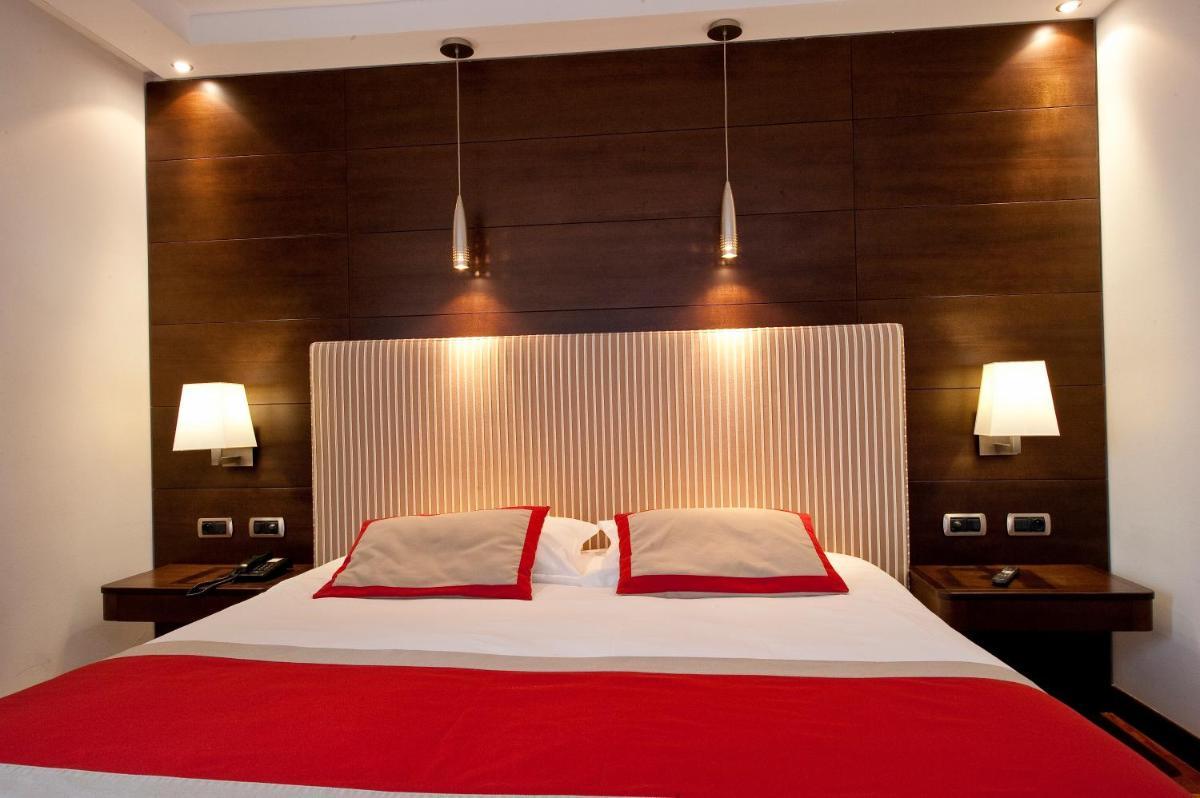 Exclusive Double or Twin Room with Park View - Photo 2
