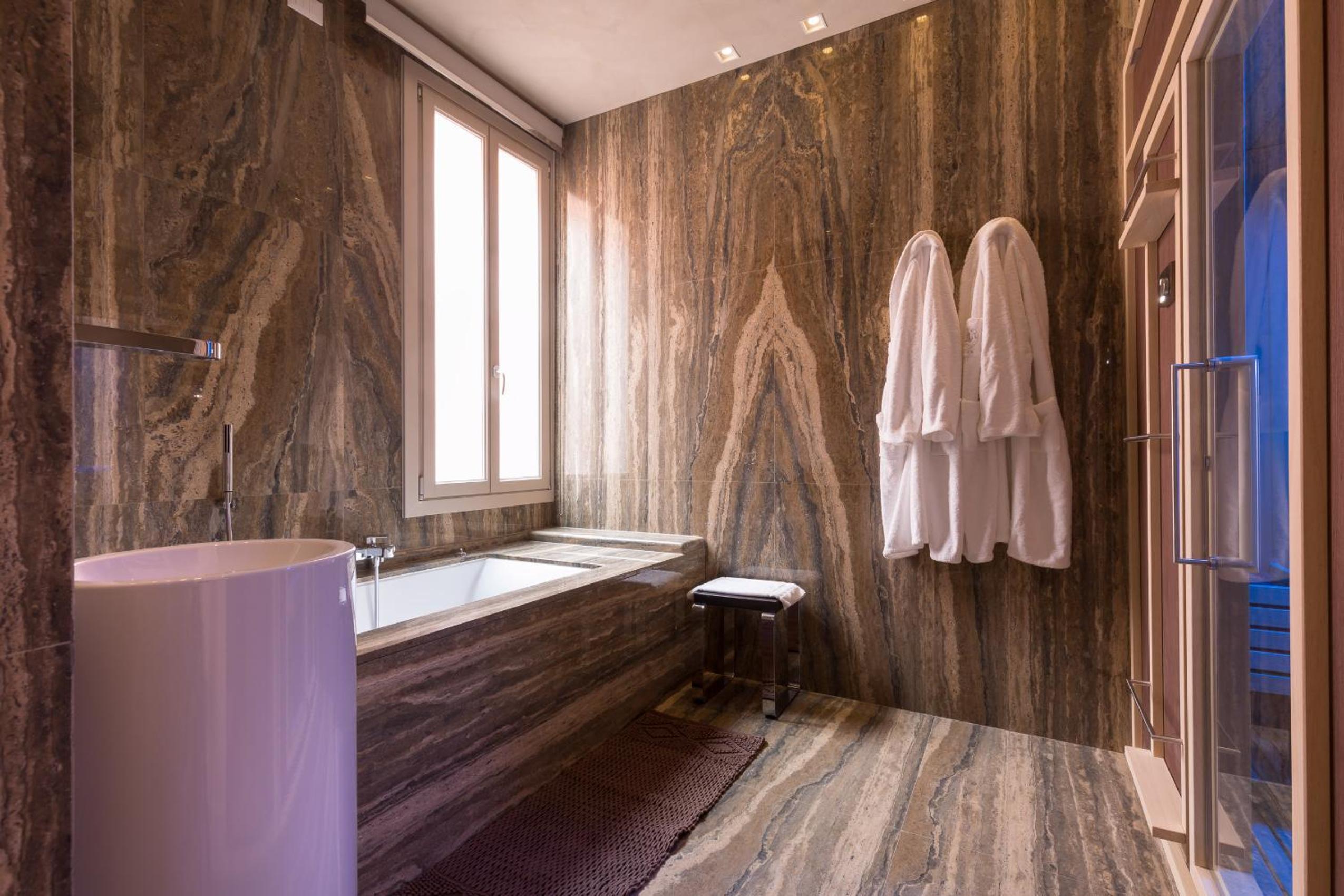 Wellness Suite - Separate Building thumbnail 5