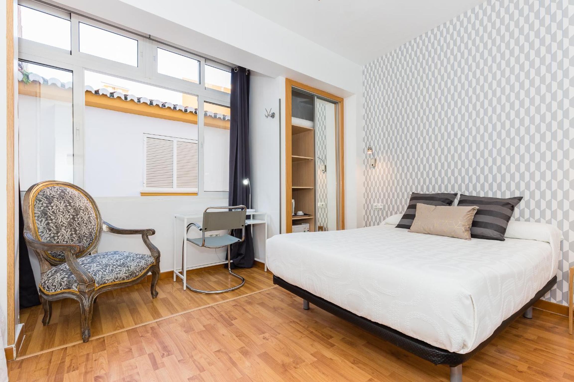 Double Room - Photo 5