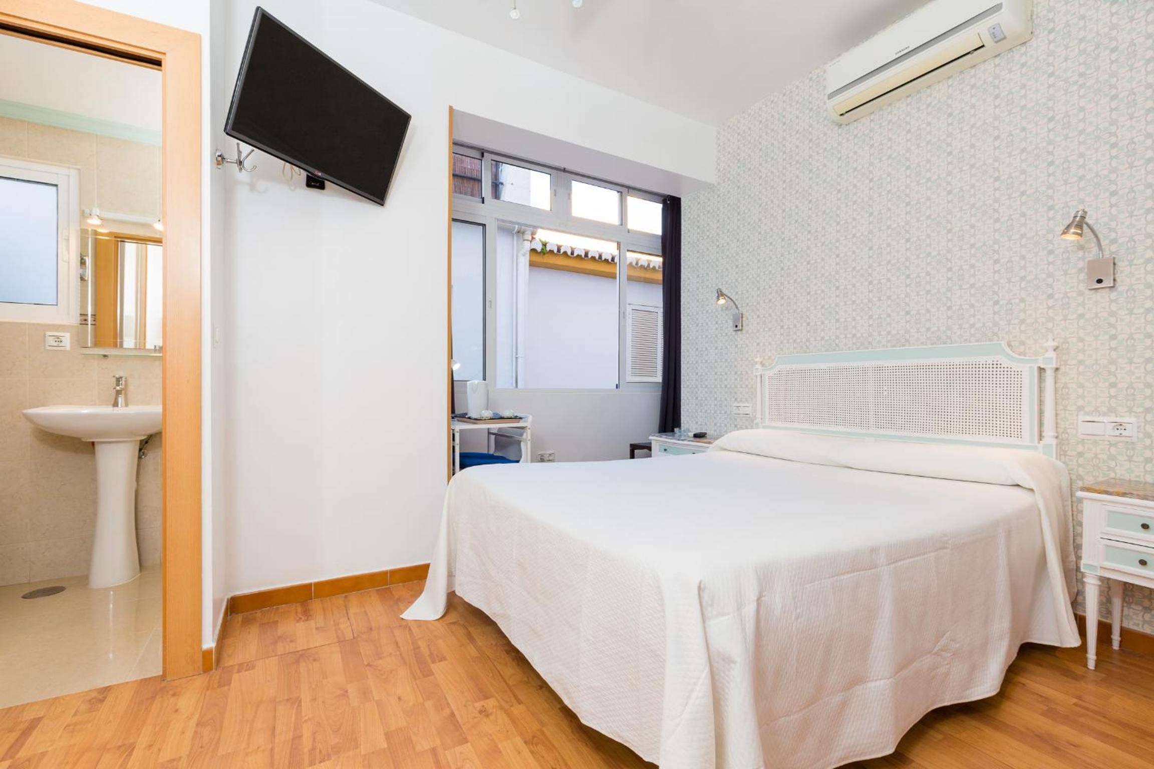 Double Room - Photo 3