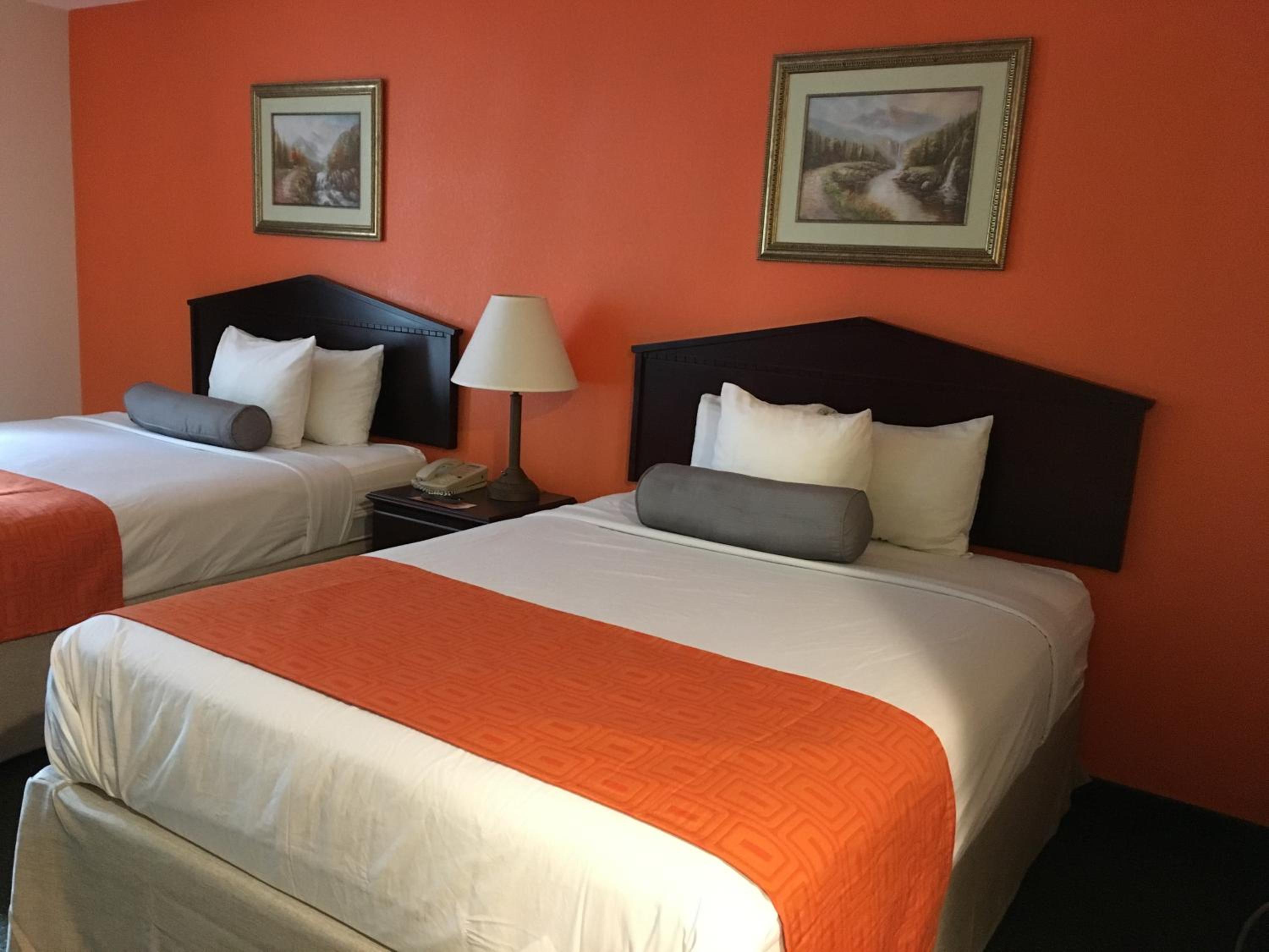 Queen Room With Two Queen Beds - Non-Smoking photo 1