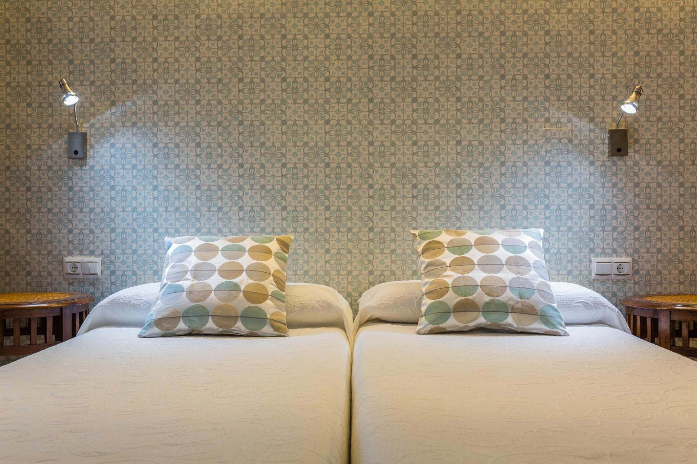 Twin Room - Photo 6