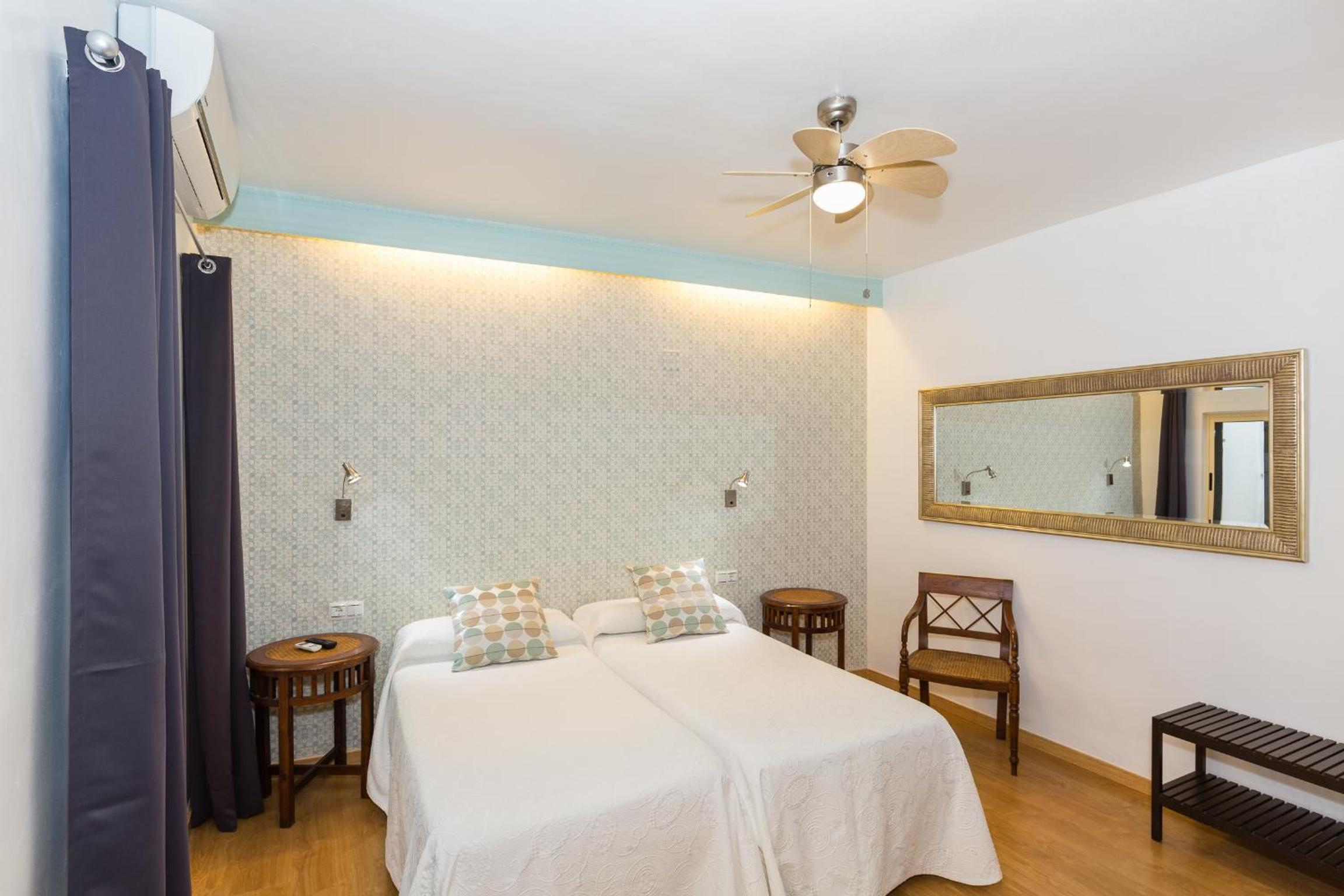 Twin Room - Photo 1