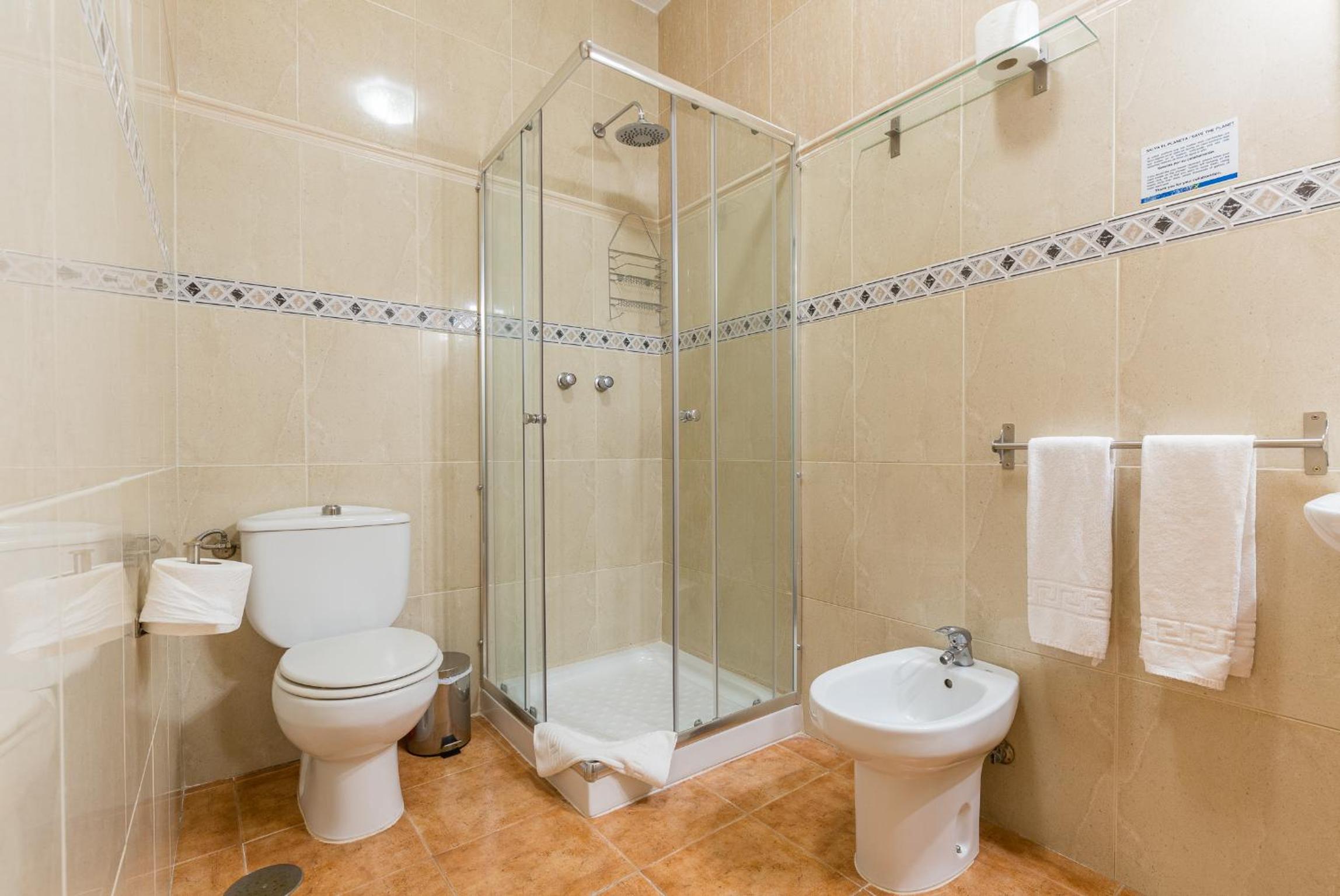 Twin Room - Photo 3