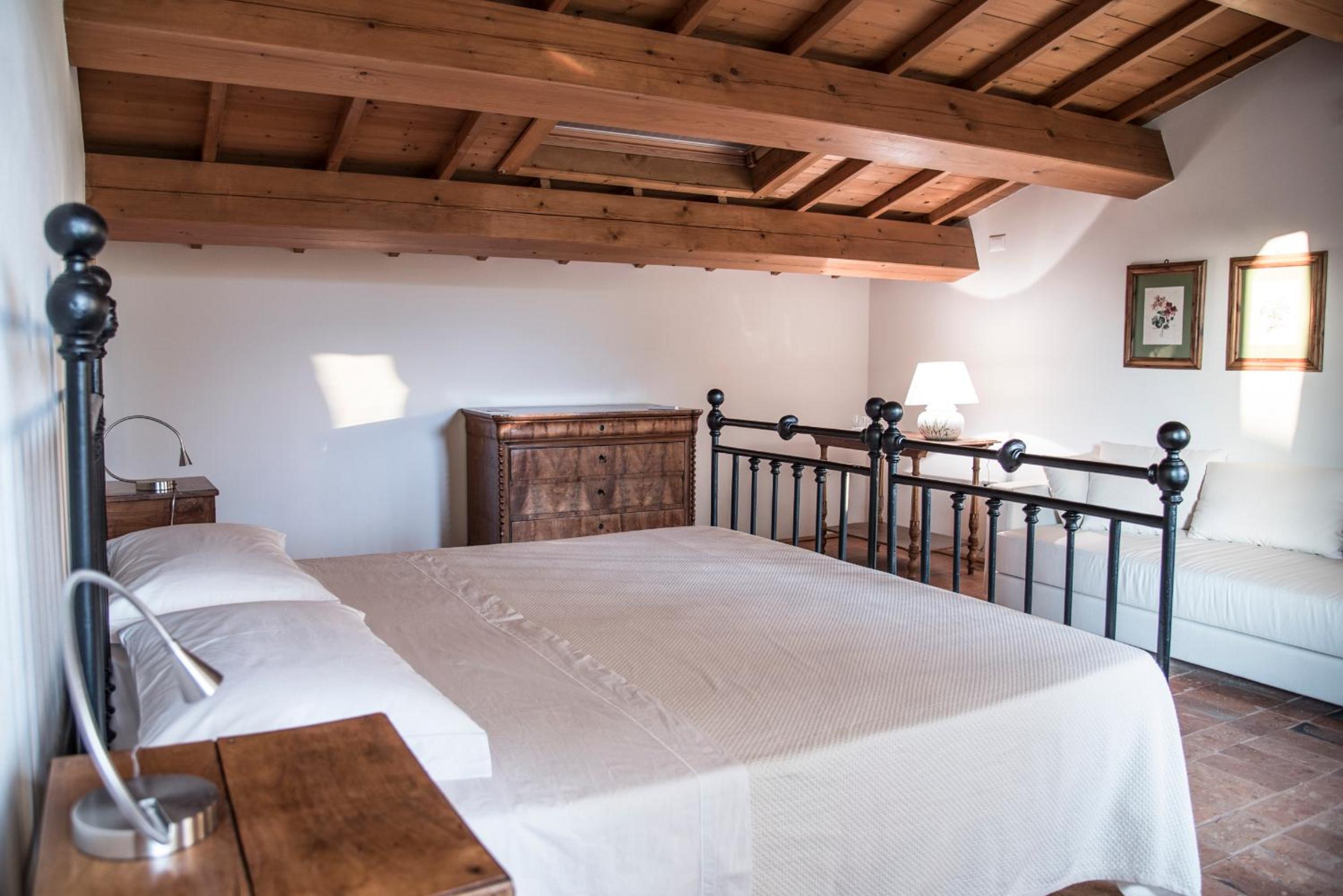 Large Double Room photo 2