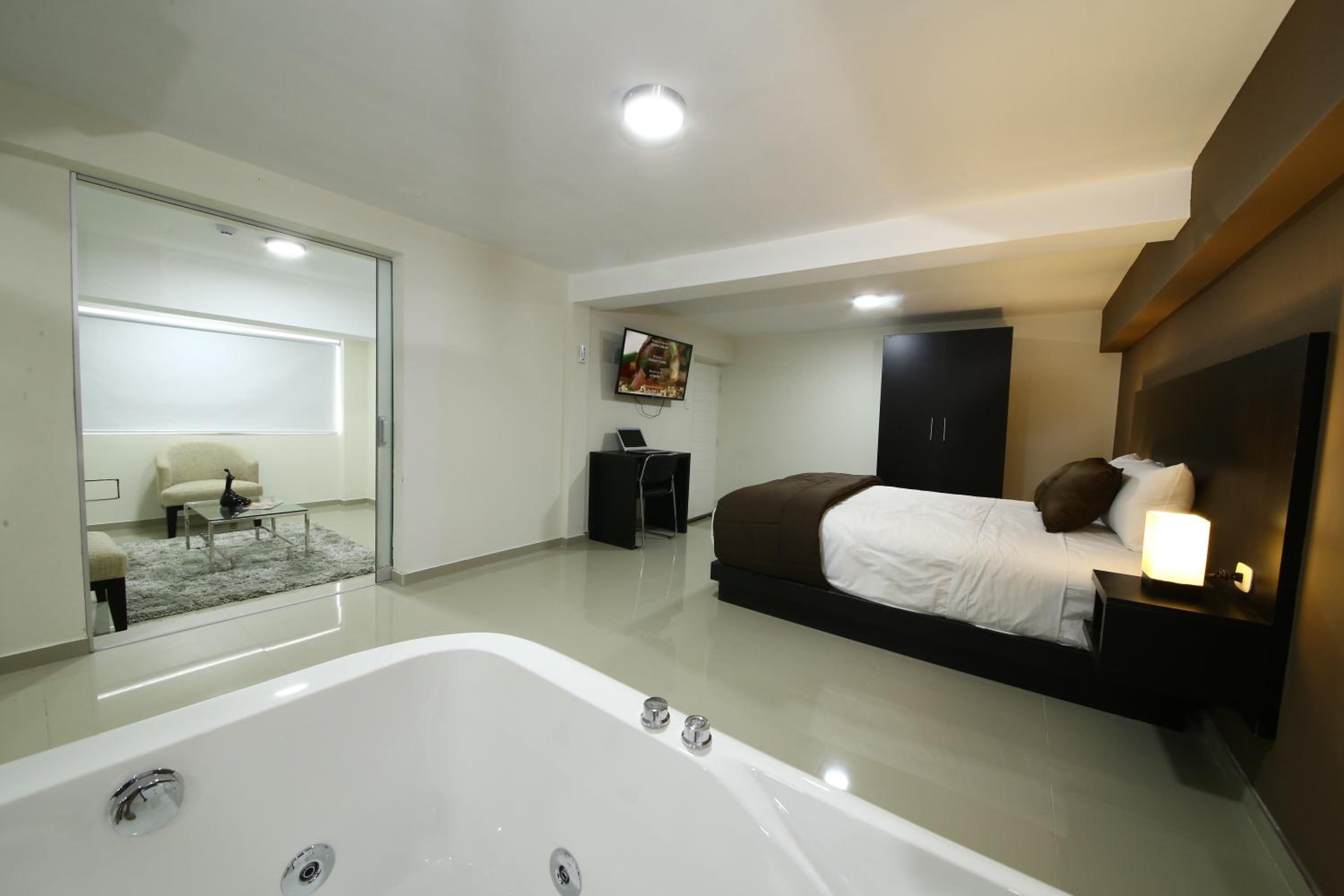 Deluxe Suite photo 2
