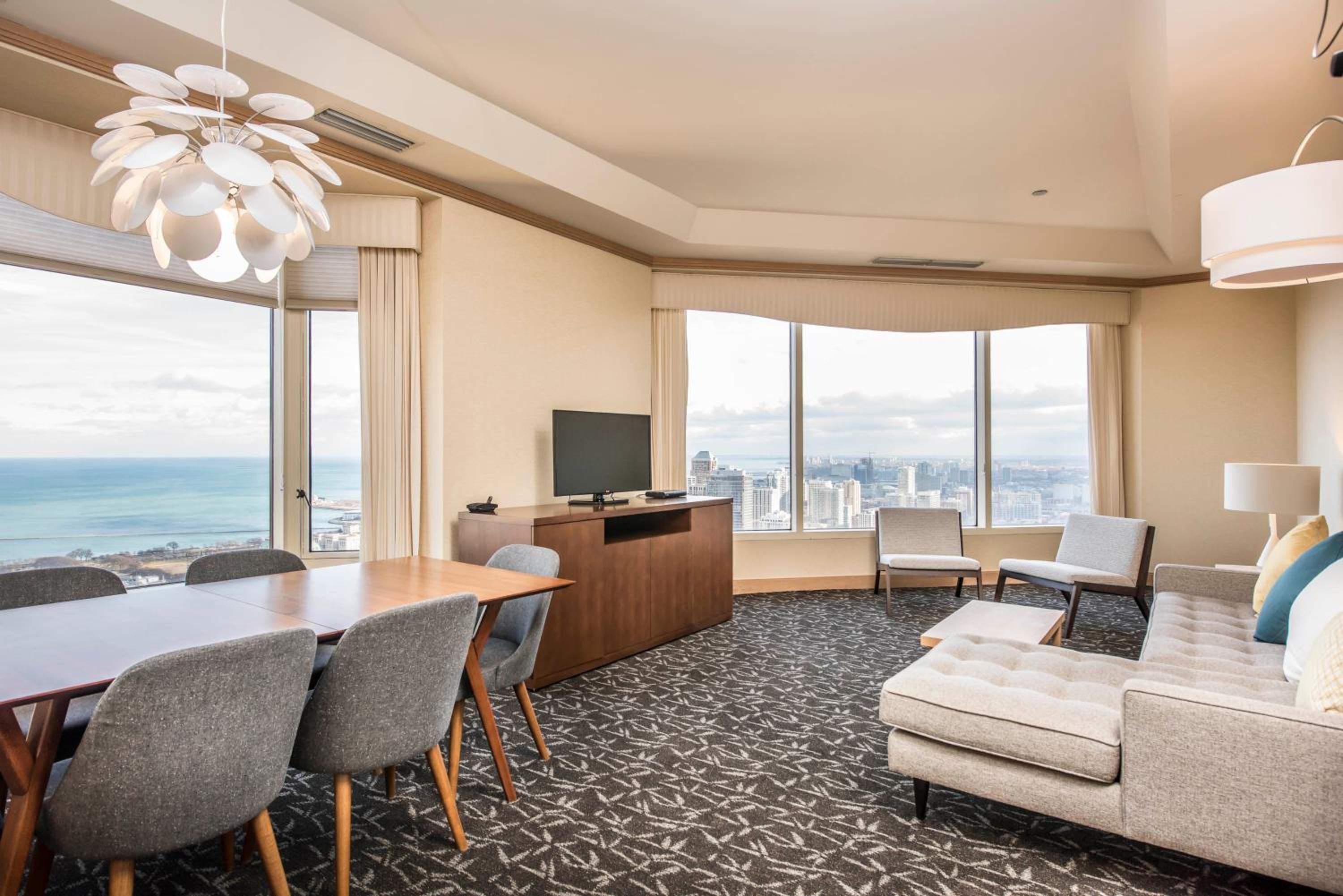 Deluxe One-Bedroom Suite - Photo 7