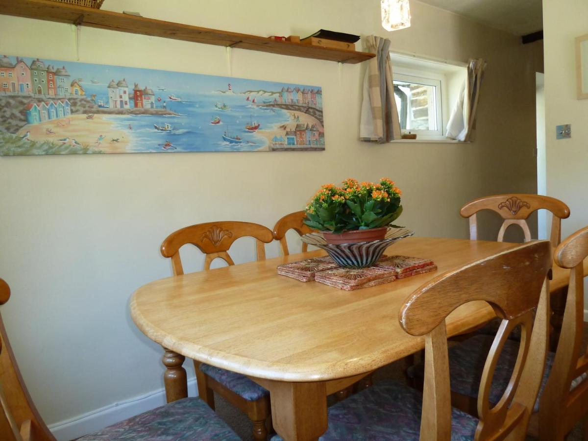 Three-Bedroom House photo 3