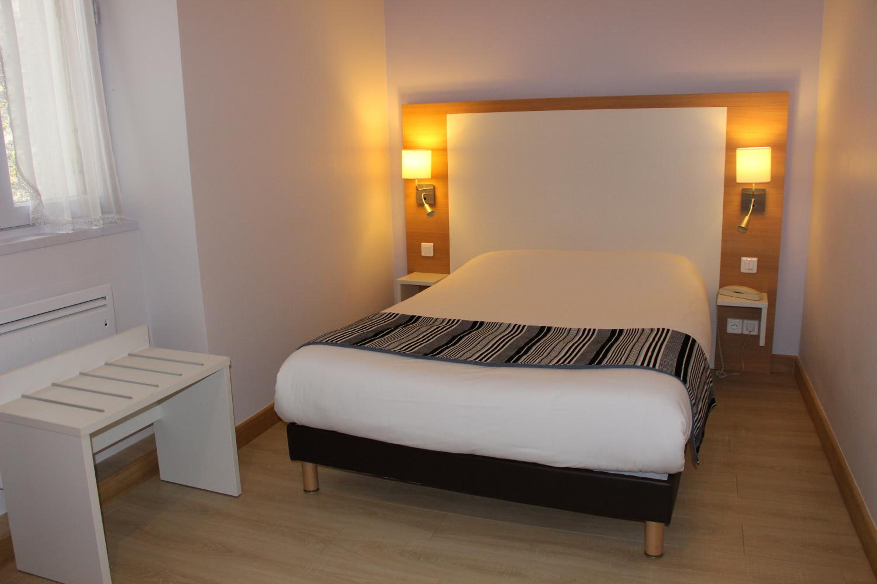 Standard Double Room - Photo 5