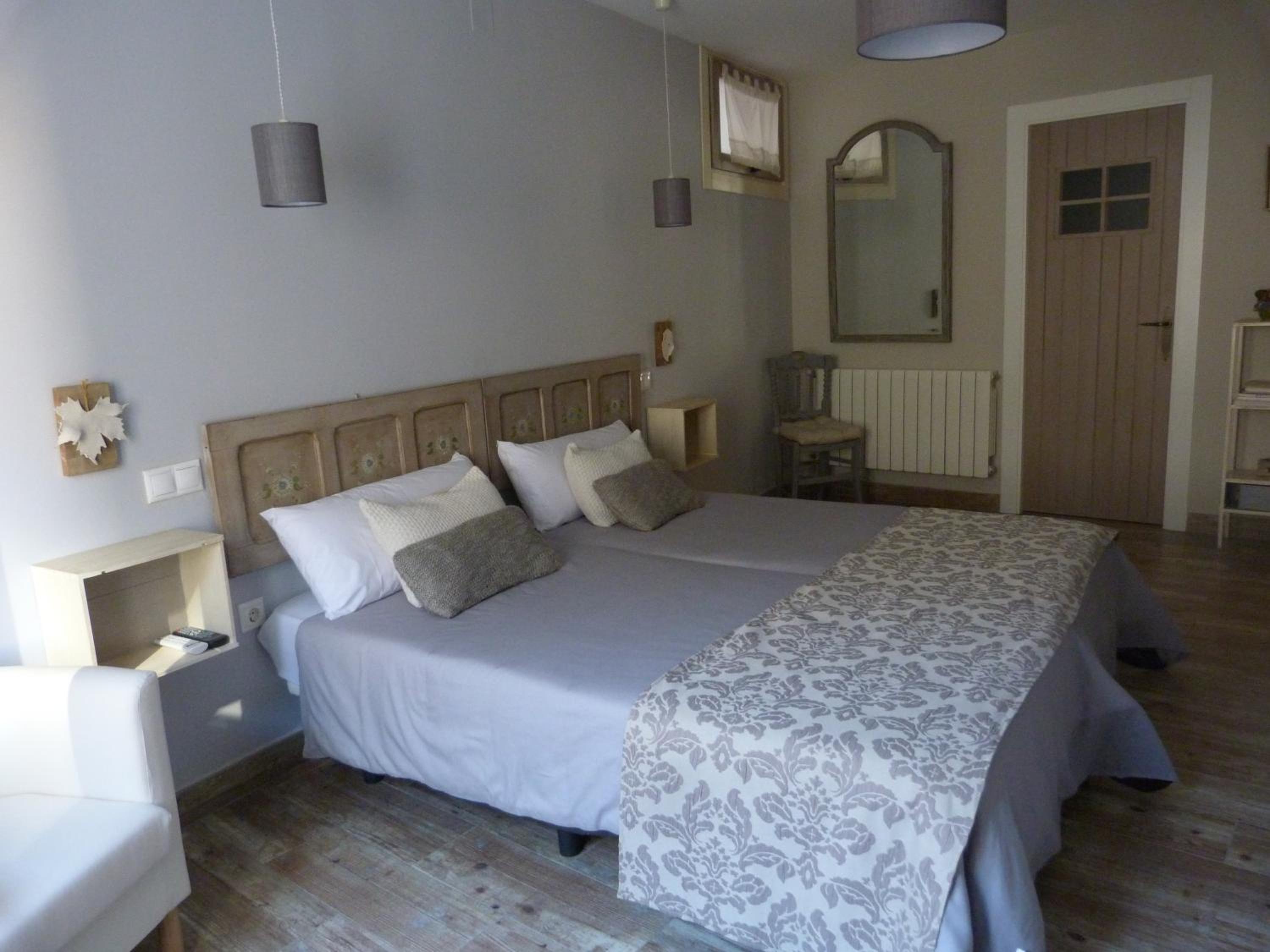Twin Room - Photo 1