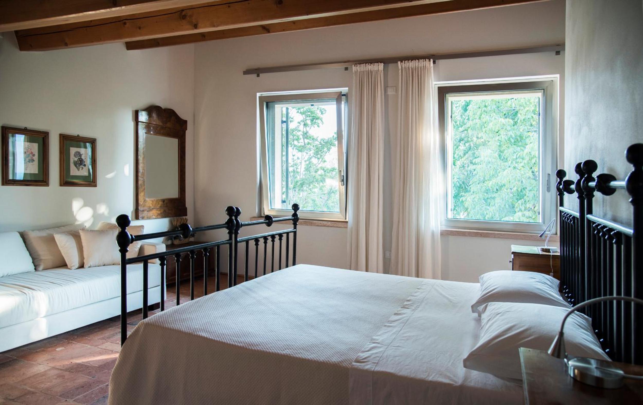 Large Double Room photo 1