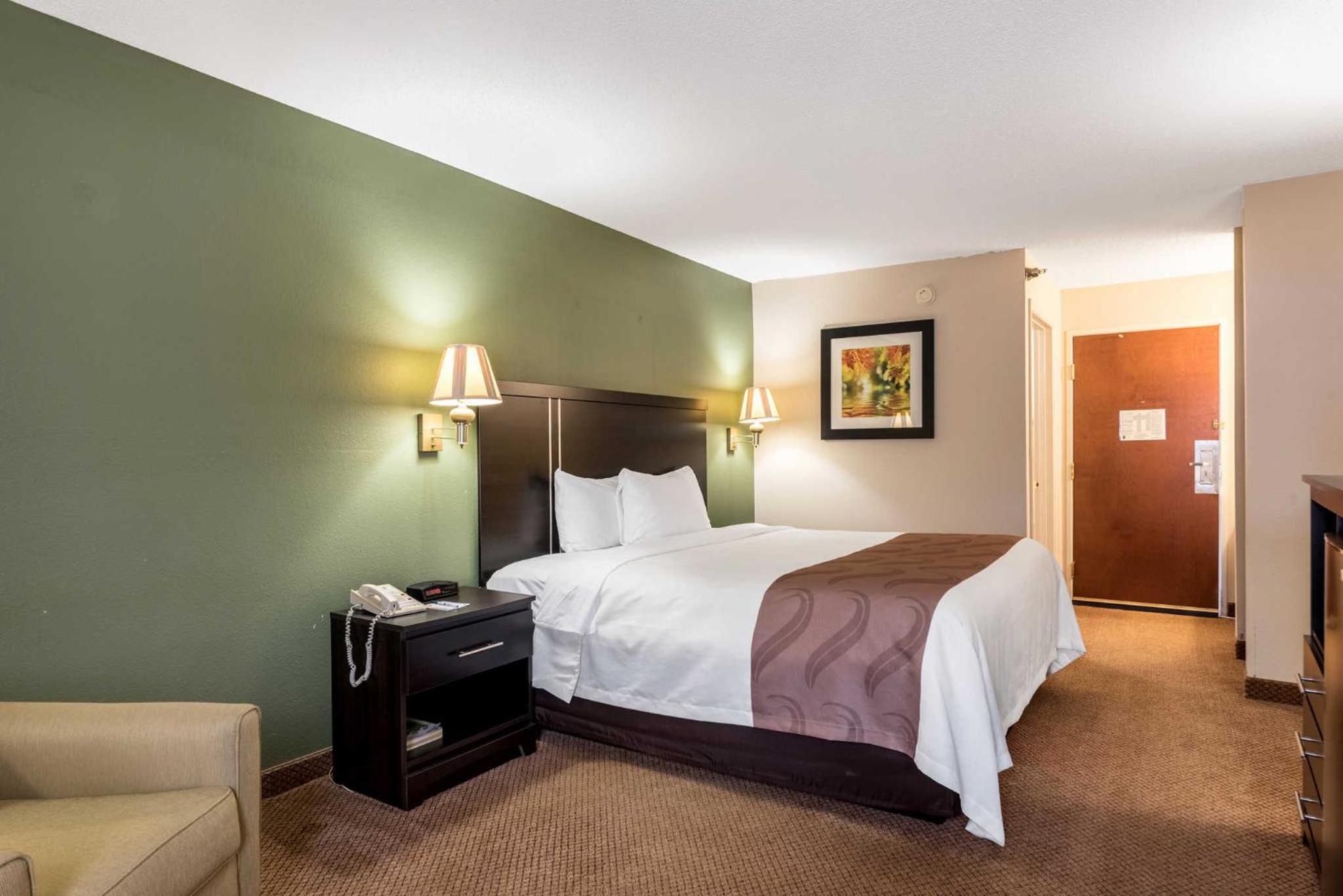 King Room - Non-Smoking - Photo 3