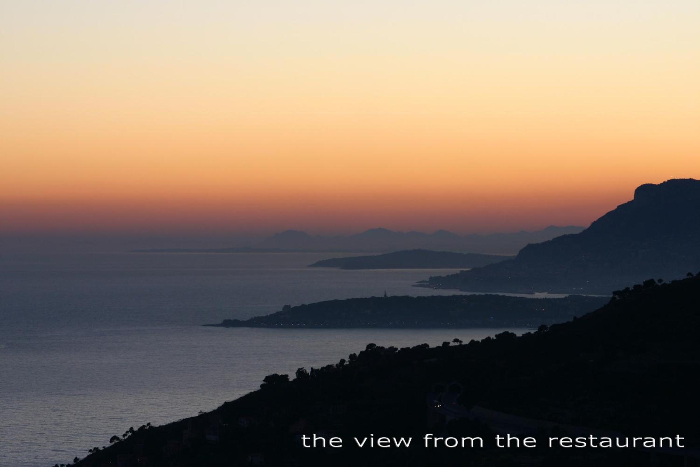 Suite with Sea View (4 Adults) - Photo 5
